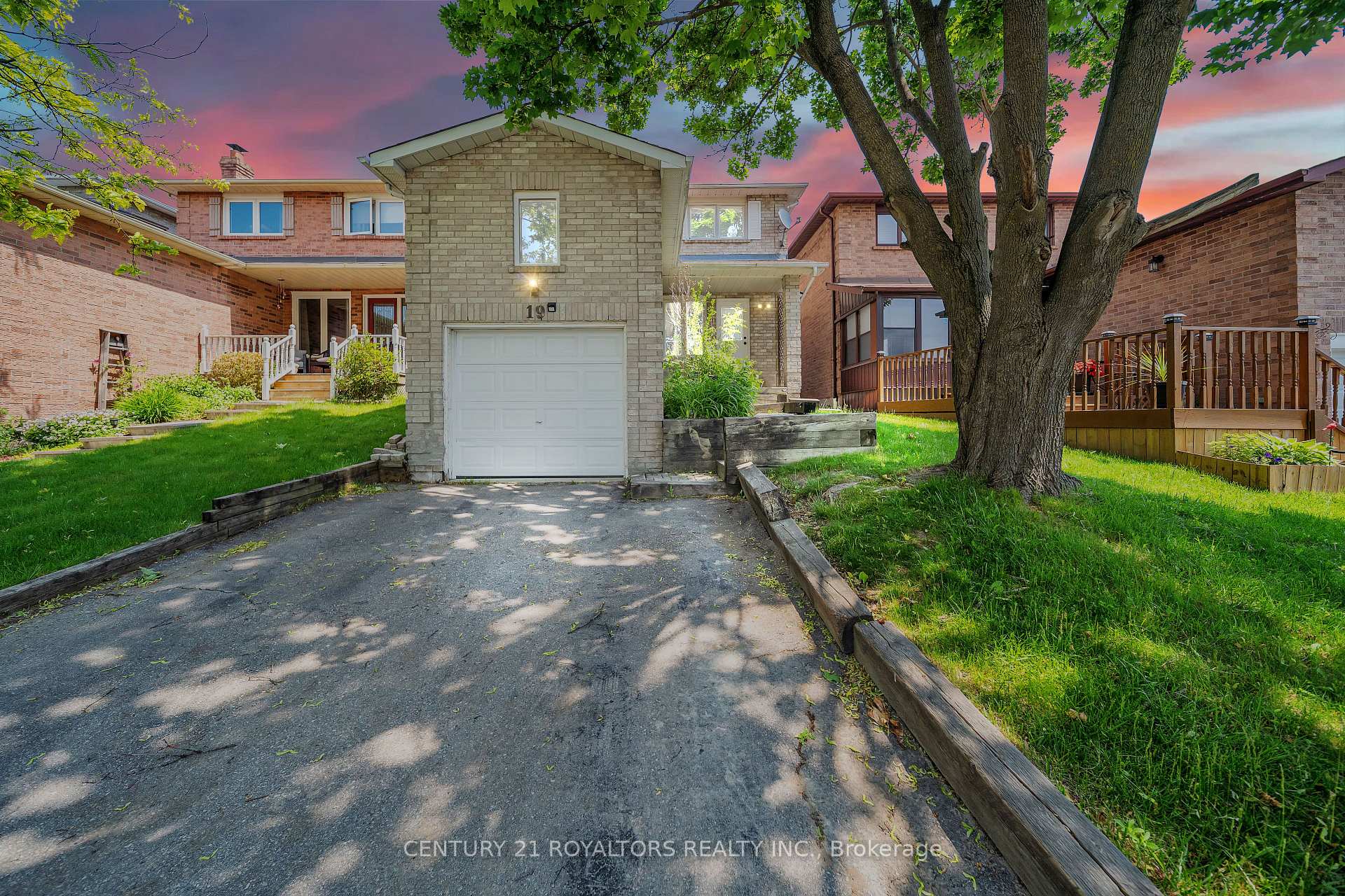Photo 2 of 19 Palmer Drive, Ajax, Central — HOMEH