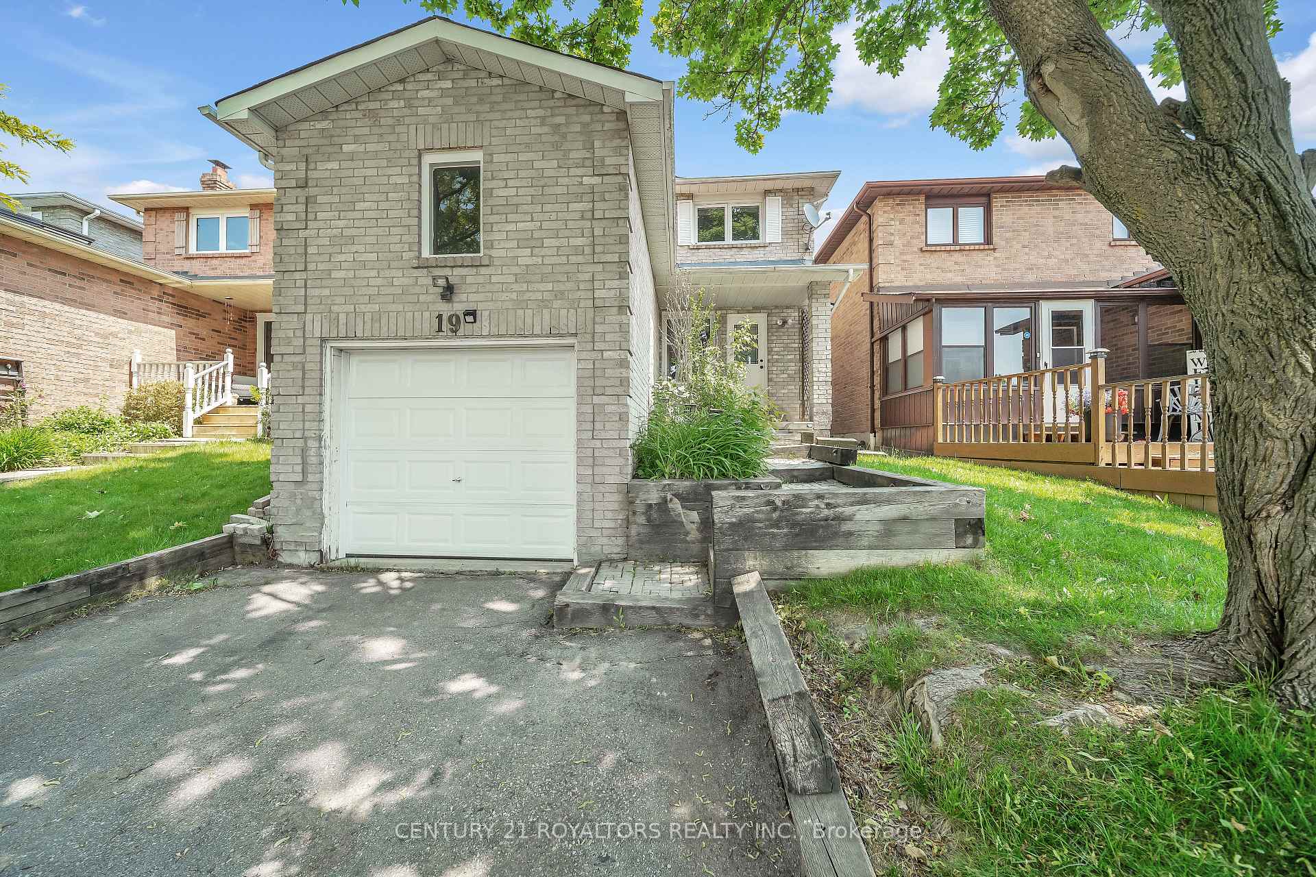 Photo 7 of 19 Palmer Drive, Ajax, Central — HOMEH