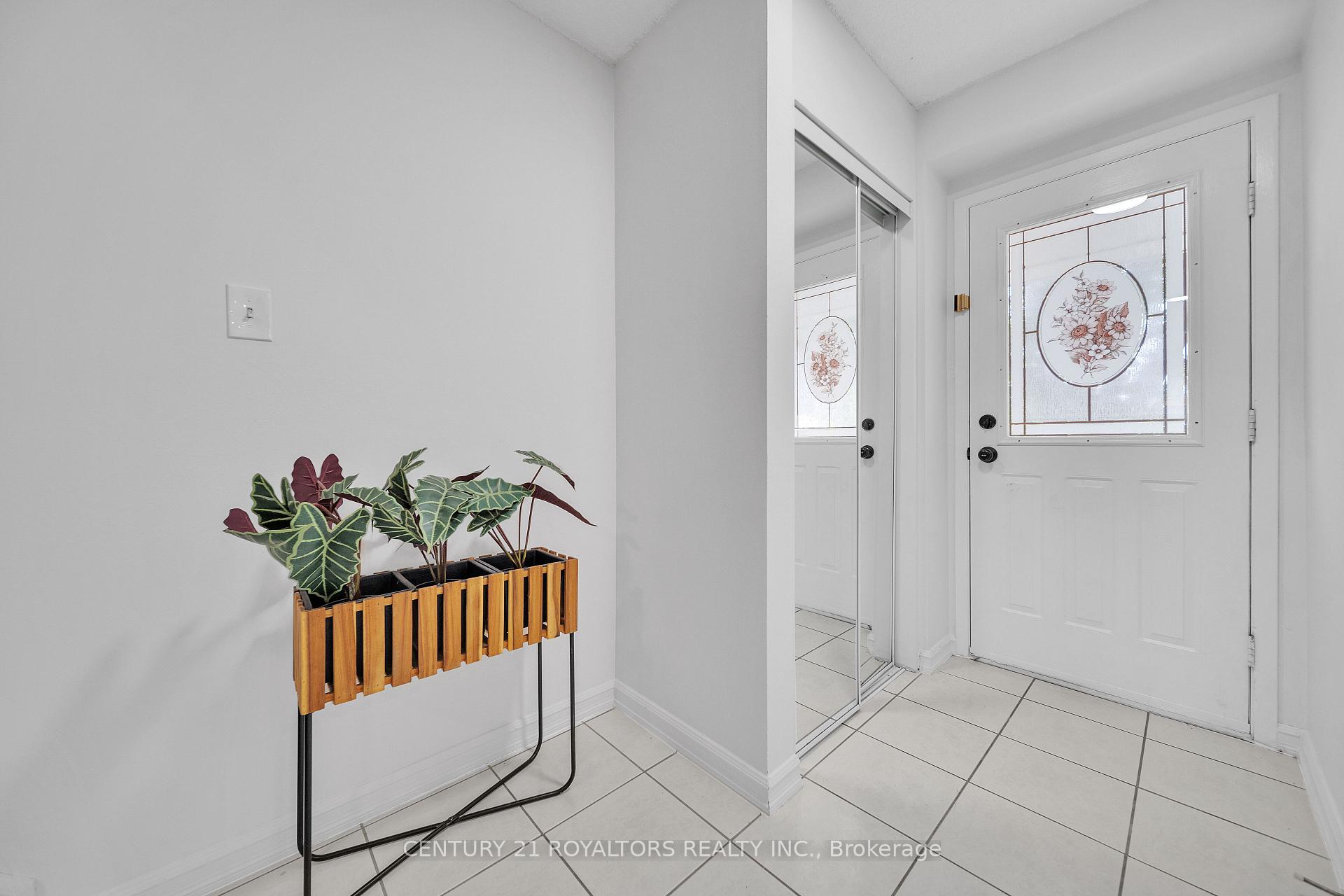 Photo 3 of 19 Palmer Drive, Ajax, Central — HOMEH