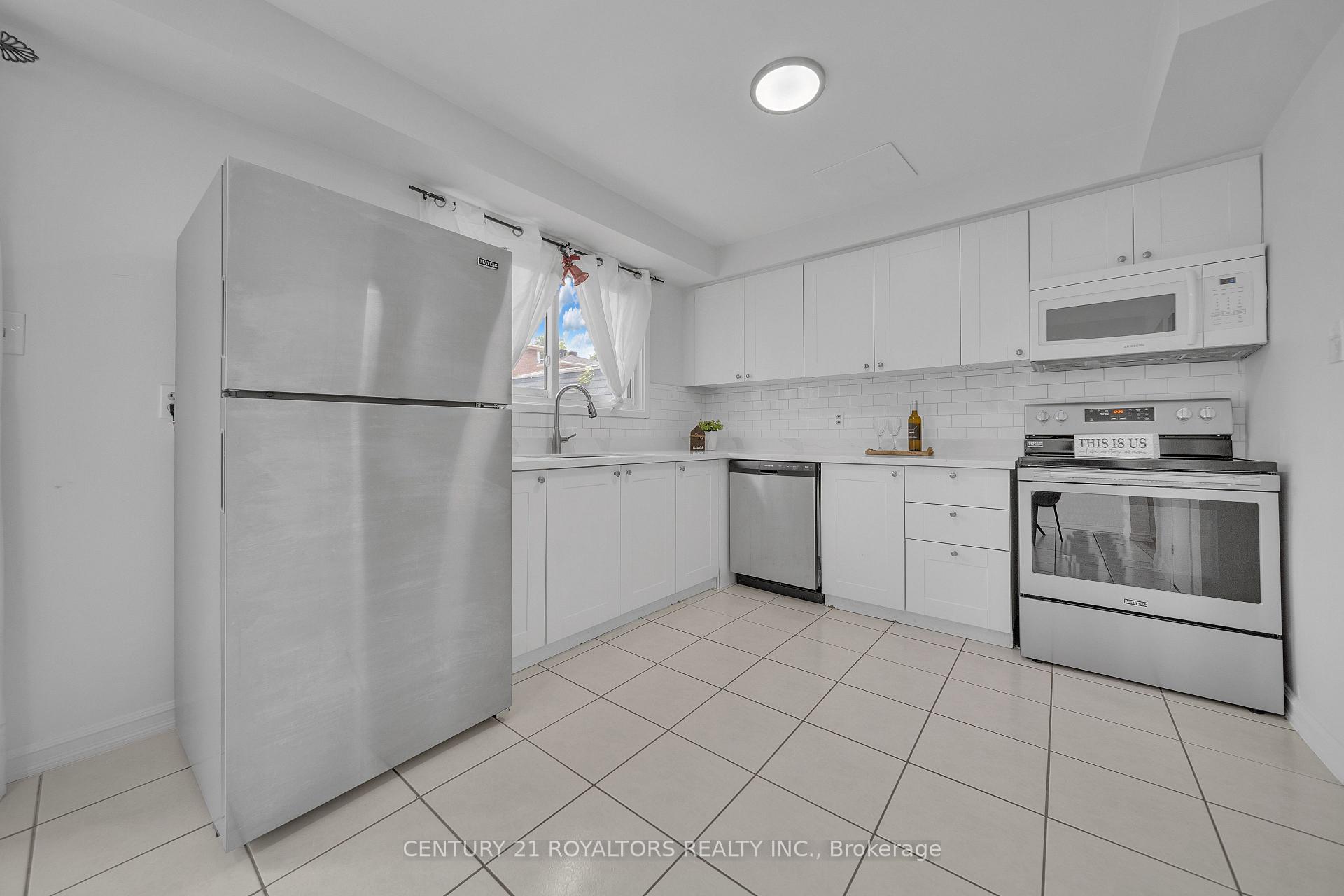 Photo 15 of 19 Palmer Drive, Ajax, Central — HOMEH