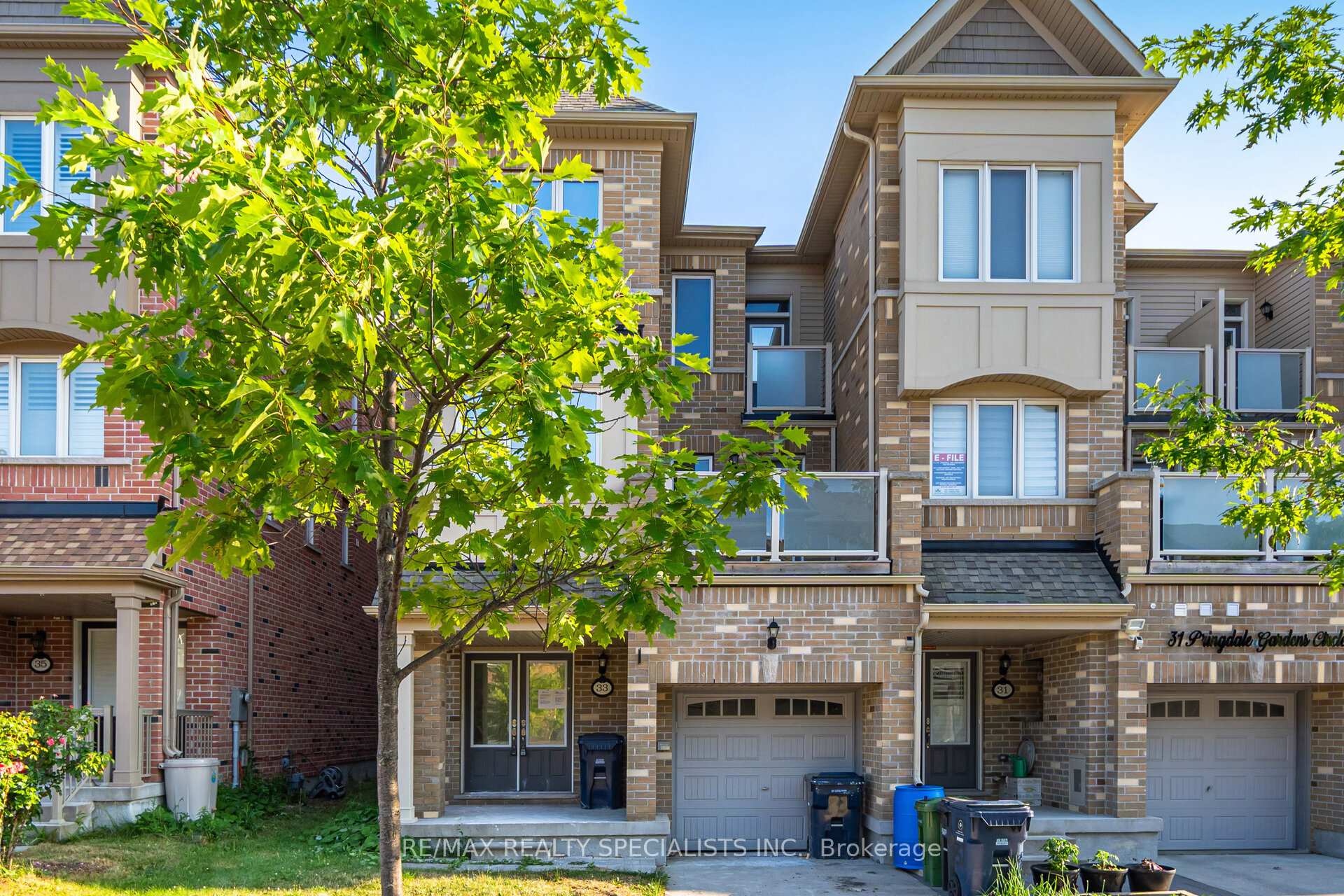 Front of 33 Pringdale Gardens Circle S