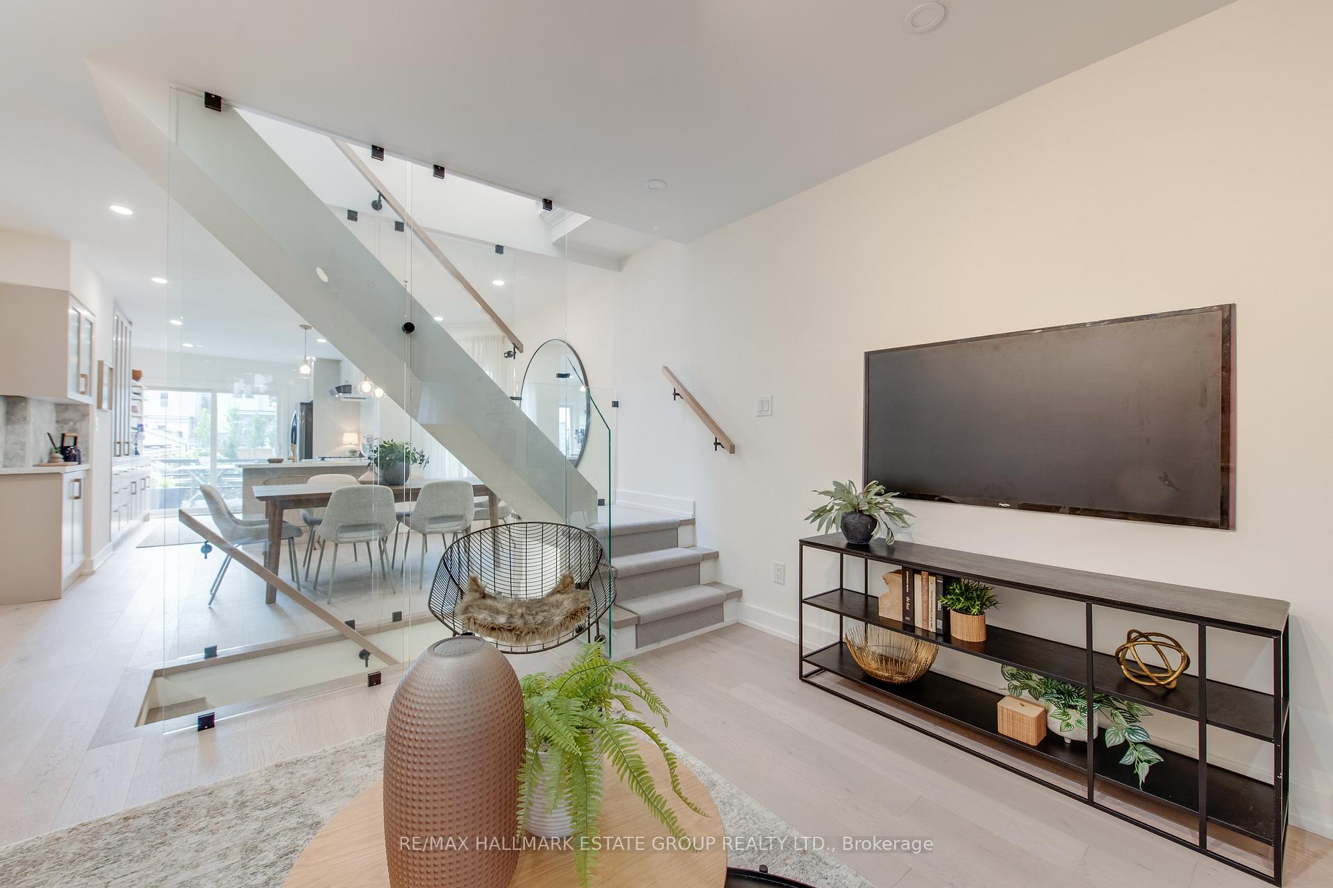 Photo 3 of 24 Pickering Street, Toronto, East End-Danforth — HOMEH