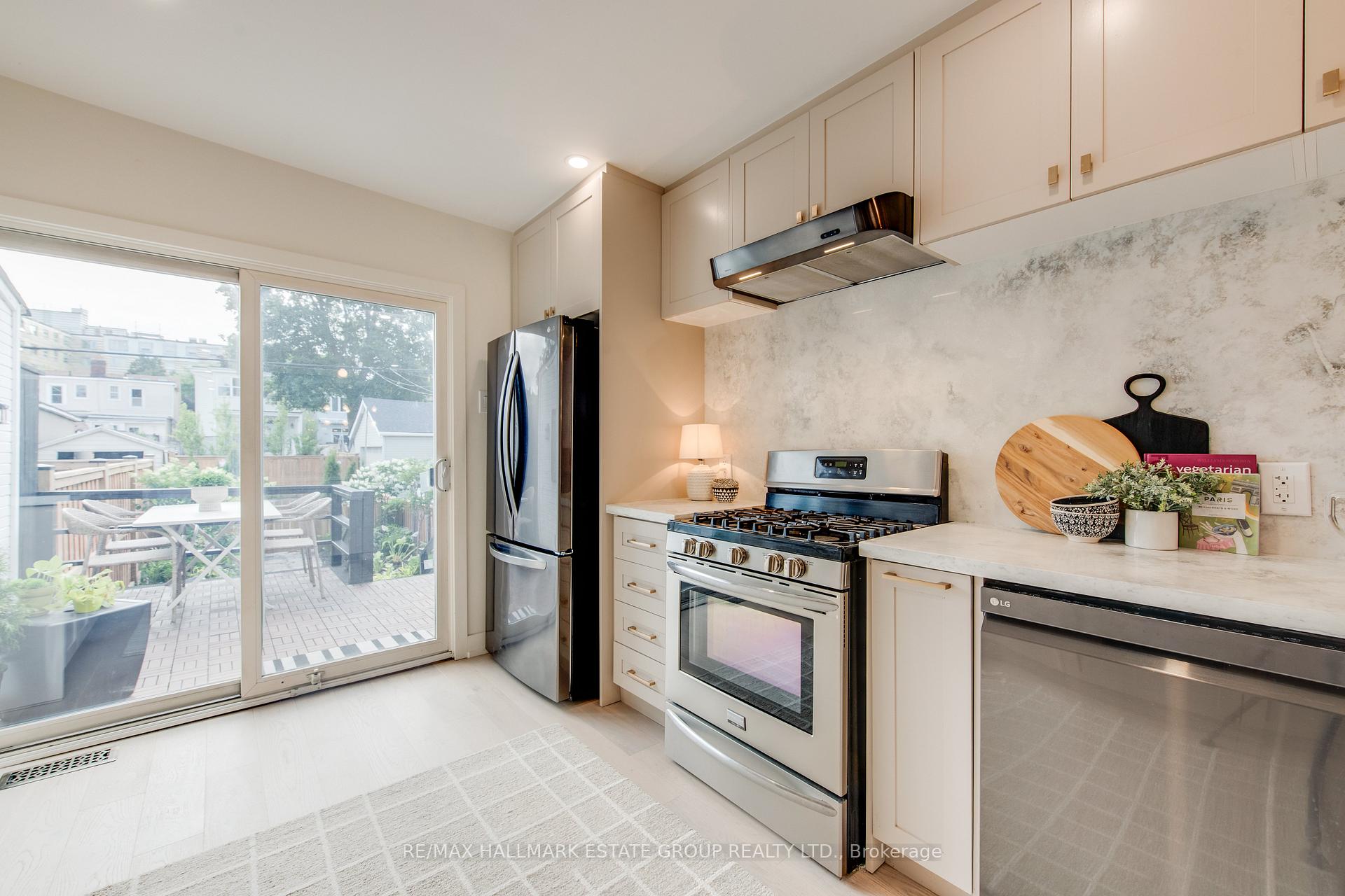 Photo 18 of 24 Pickering Street, Toronto, East End-Danforth — HOMEH