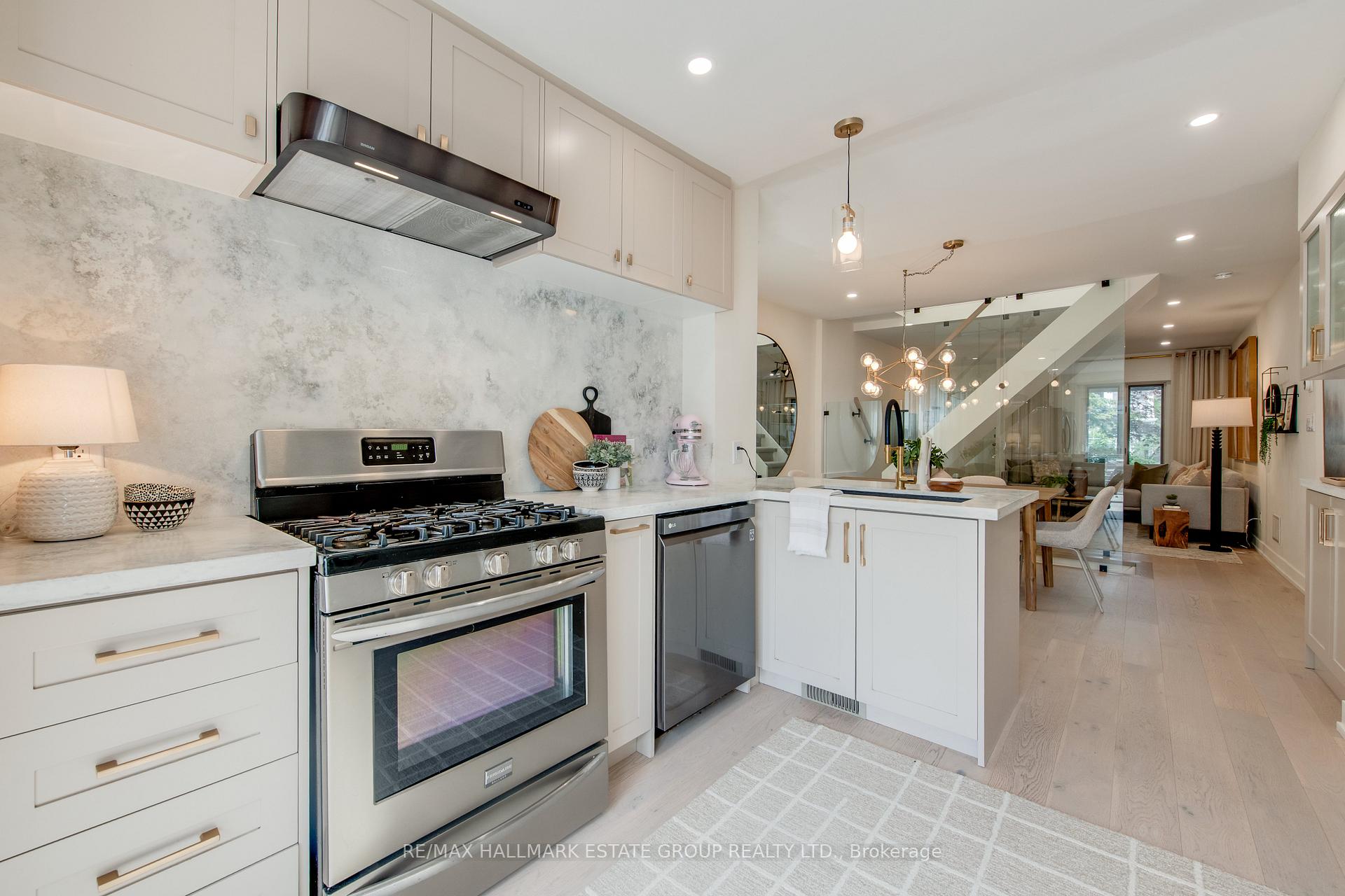 Photo 16 of 24 Pickering Street, Toronto, East End-Danforth — HOMEH