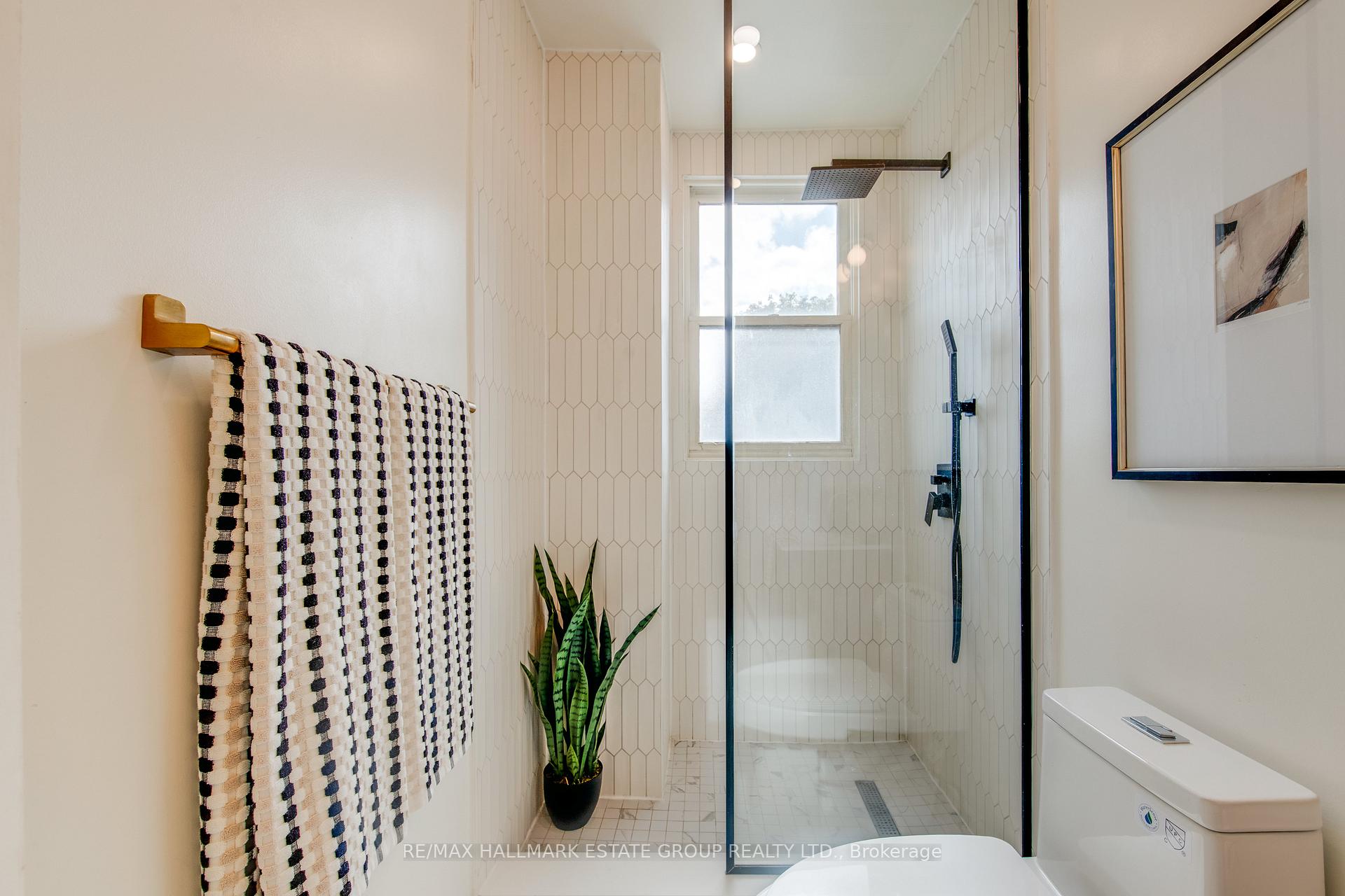Photo 13 of 24 Pickering Street, Toronto, East End-Danforth — HOMEH