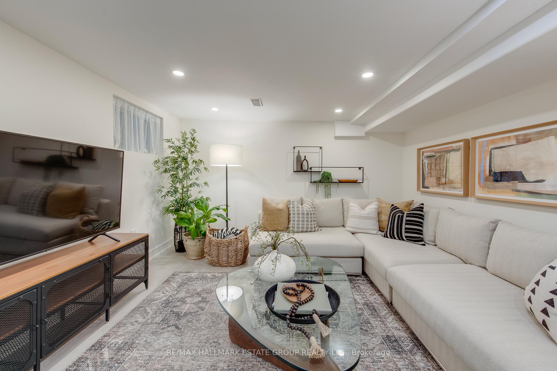 Photo 34 of 24 Pickering Street, Toronto, East End-Danforth — HOMEH