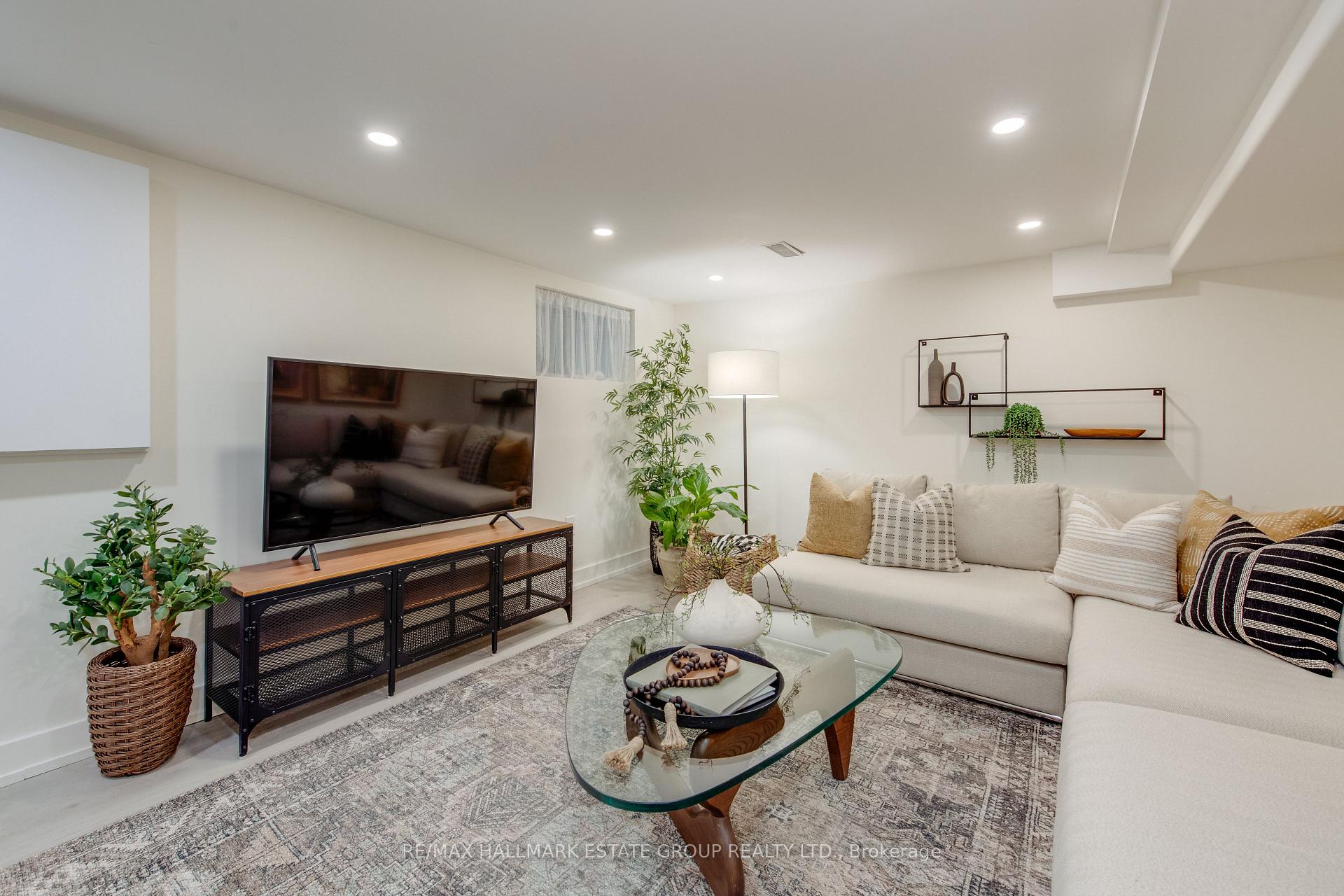 Photo 42 of 24 Pickering Street, Toronto, East End-Danforth — HOMEH
