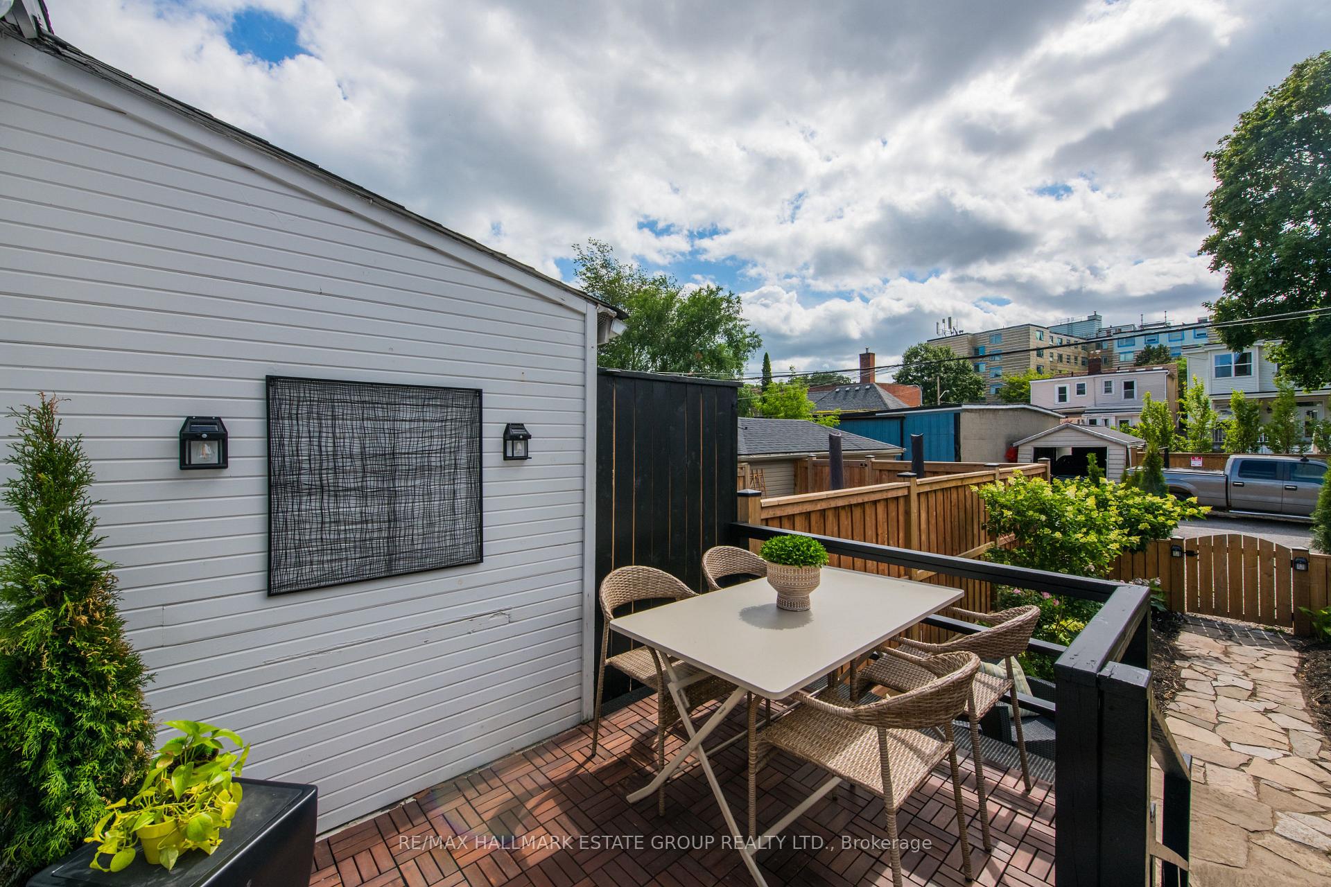 Photo 43 of 24 Pickering Street, Toronto, East End-Danforth — HOMEH