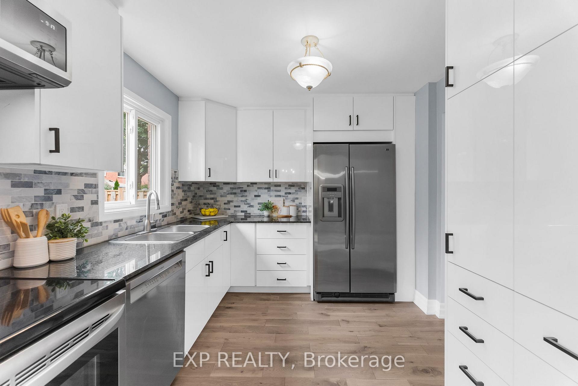 Photo 2 of 678 Beckworth Square, Pickering, Amberlea — HOMEH