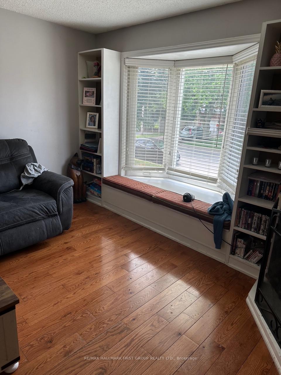 Photo 5 of 39 Varcoe Road, Clarington, Courtice — HOMEH