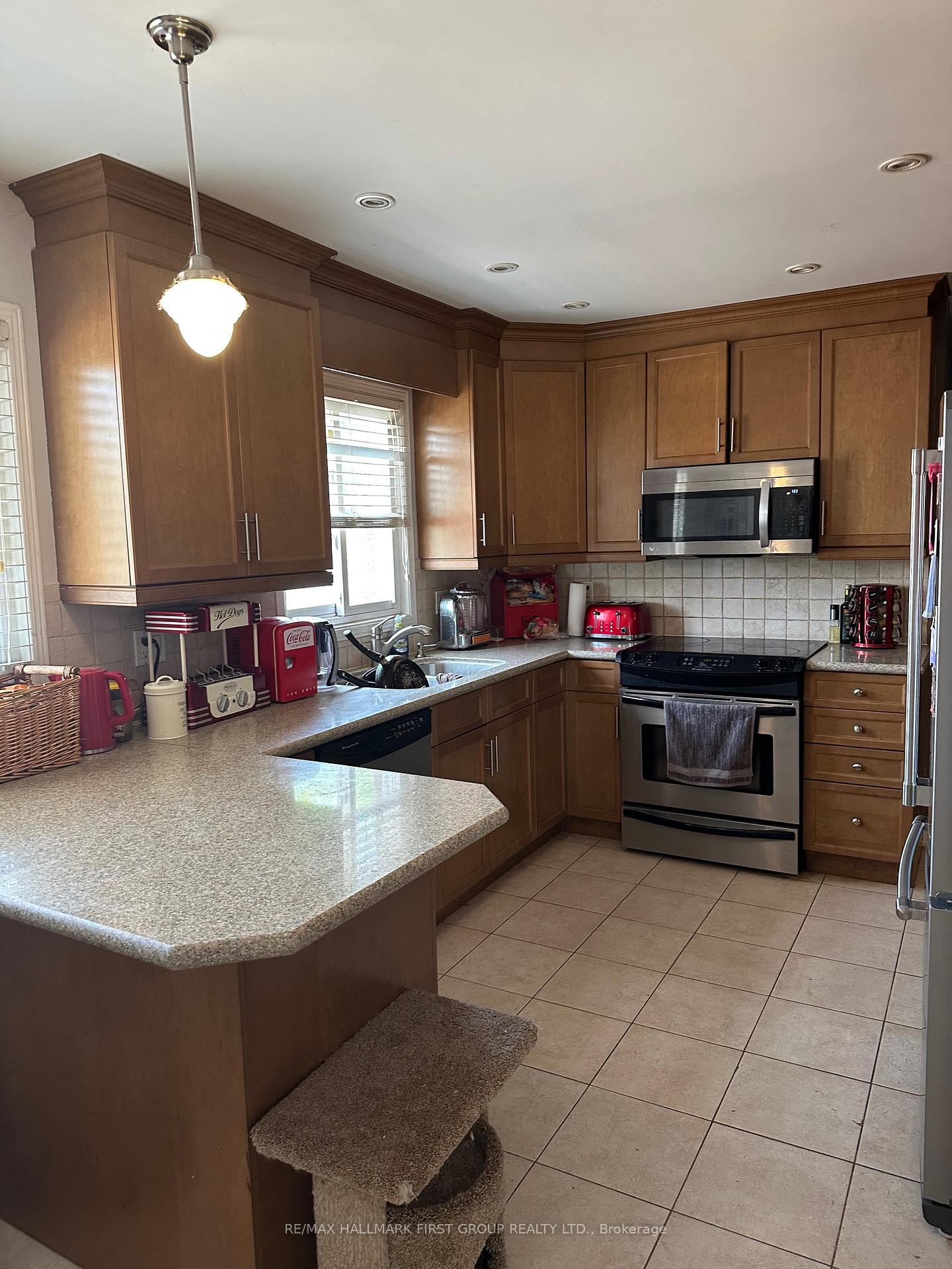 Photo 9 of 39 Varcoe Road, Clarington, Courtice — HOMEH