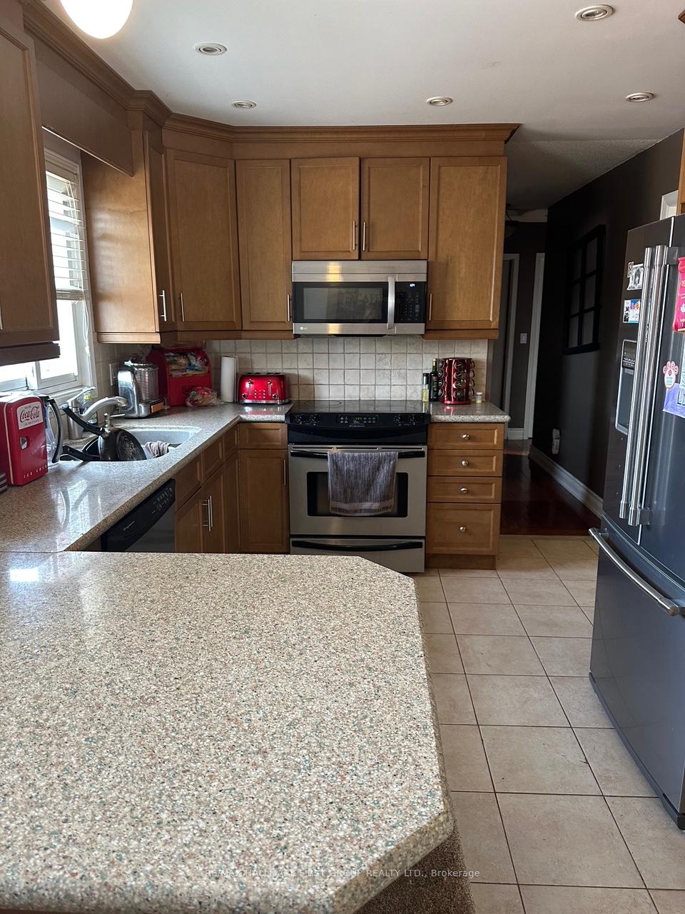 Photo 4 of 39 Varcoe Road, Clarington, Courtice — HOMEH