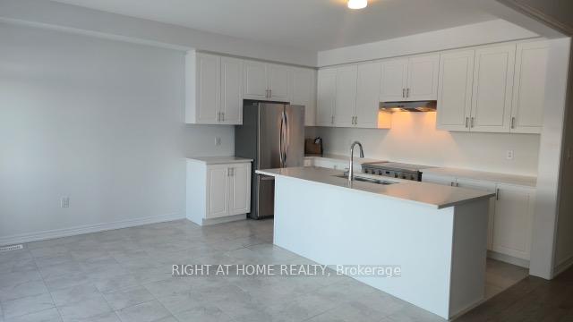 Photo 3 of 154 Thicketwood Avenue, Barrie, Rural Barrie Southeast — HOMEH