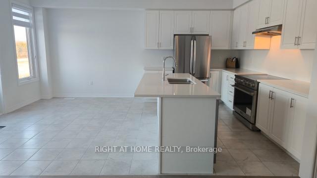 Photo 4 of 154 Thicketwood Avenue, Barrie, Rural Barrie Southeast — HOMEH