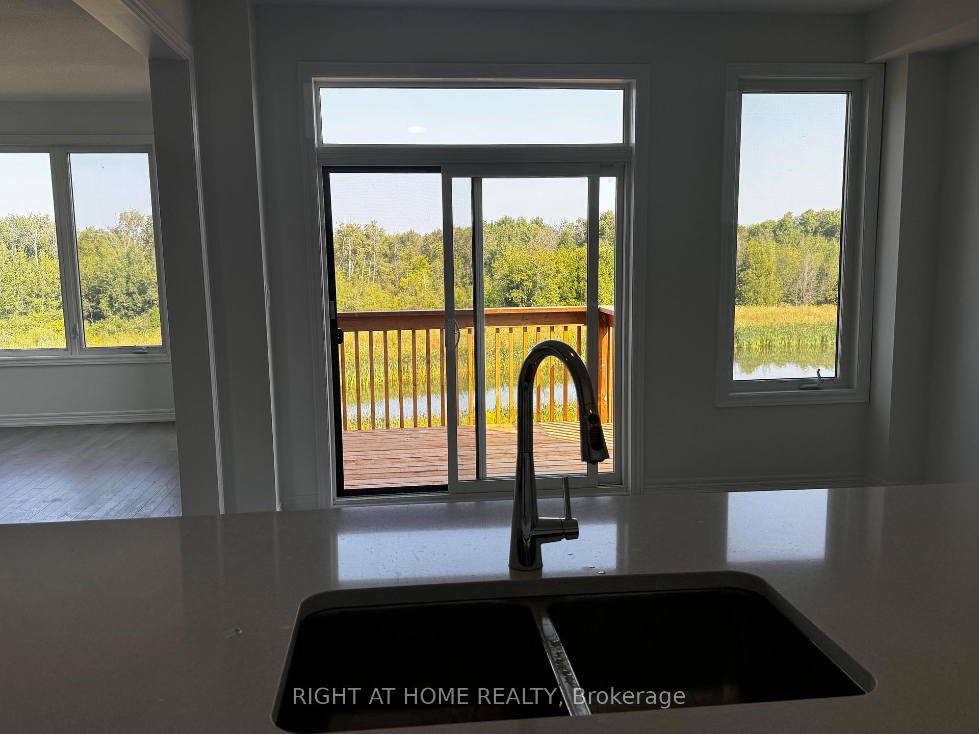 Photo 6 of 154 Thicketwood Avenue, Barrie, Rural Barrie Southeast — HOMEH