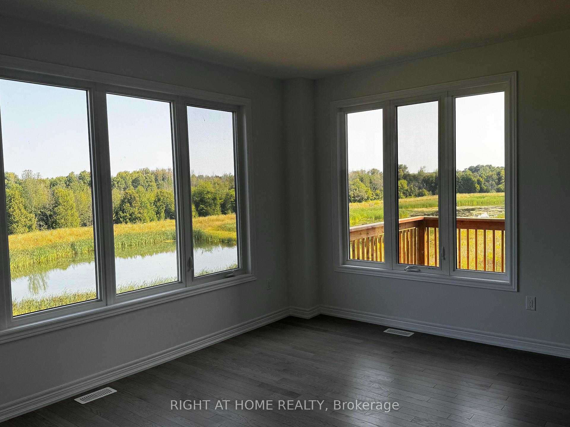 Photo 7 of 154 Thicketwood Avenue, Barrie, Rural Barrie Southeast — HOMEH