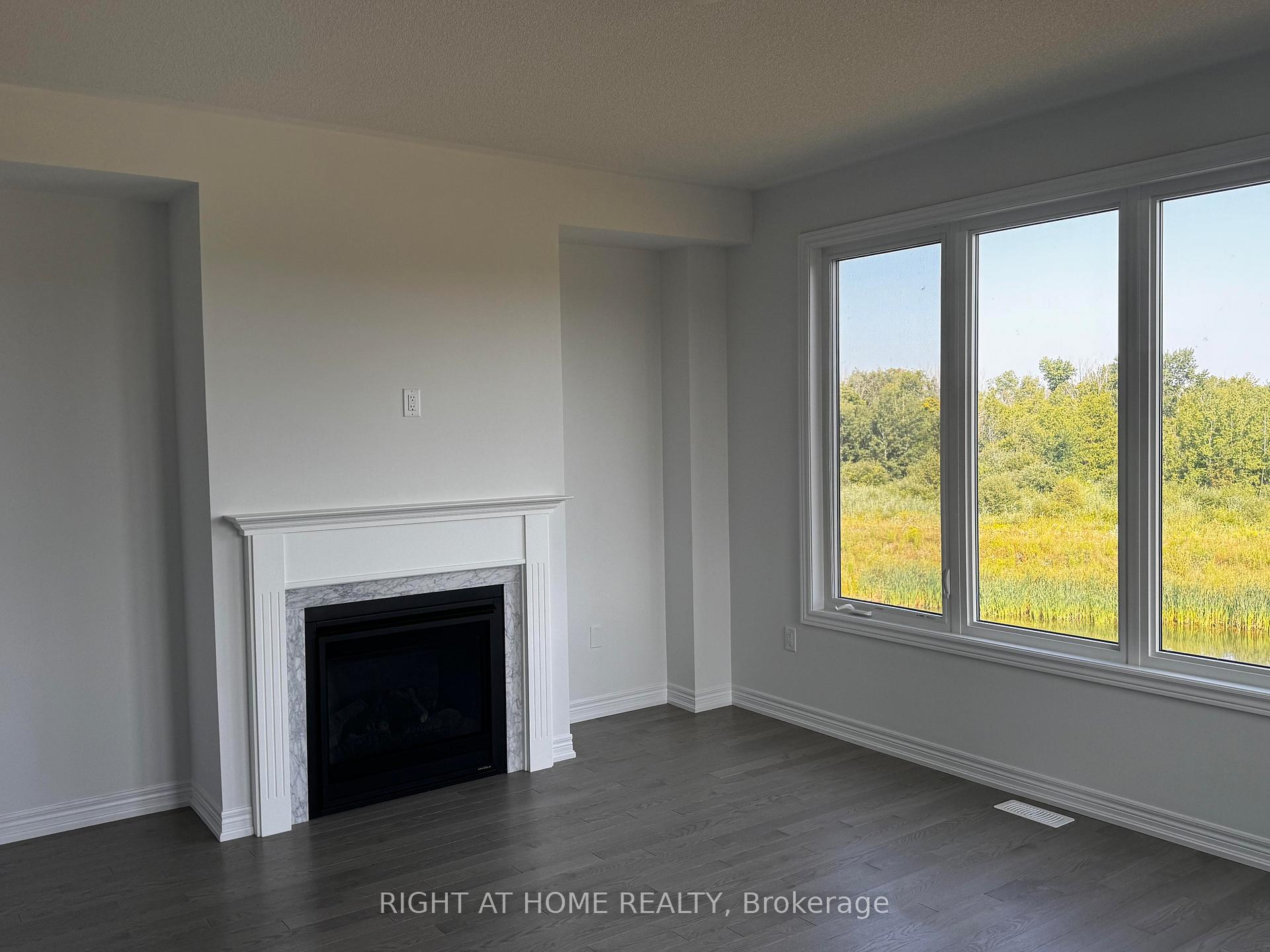 Photo 8 of 154 Thicketwood Avenue, Barrie, Rural Barrie Southeast — HOMEH