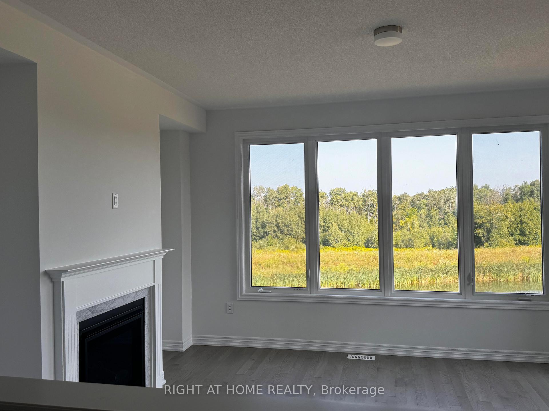 Photo 9 of 154 Thicketwood Avenue, Barrie, Rural Barrie Southeast — HOMEH