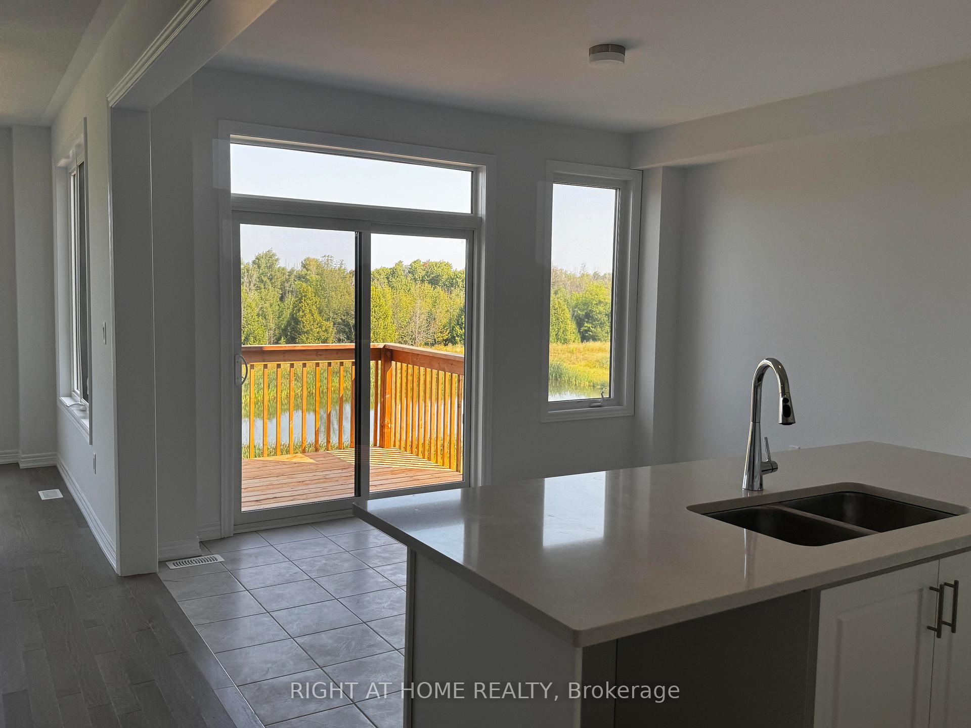Photo 12 of 154 Thicketwood Avenue, Barrie, Rural Barrie Southeast — HOMEH