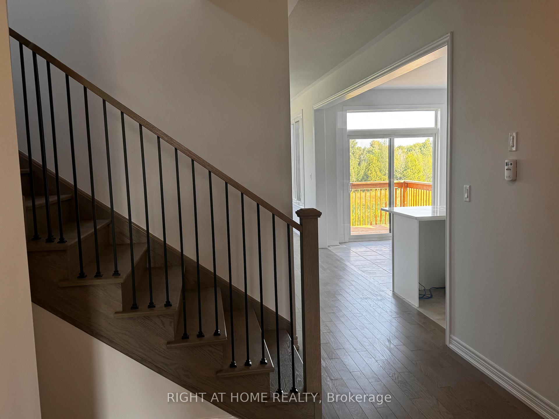 Photo 13 of 154 Thicketwood Avenue, Barrie, Rural Barrie Southeast — HOMEH