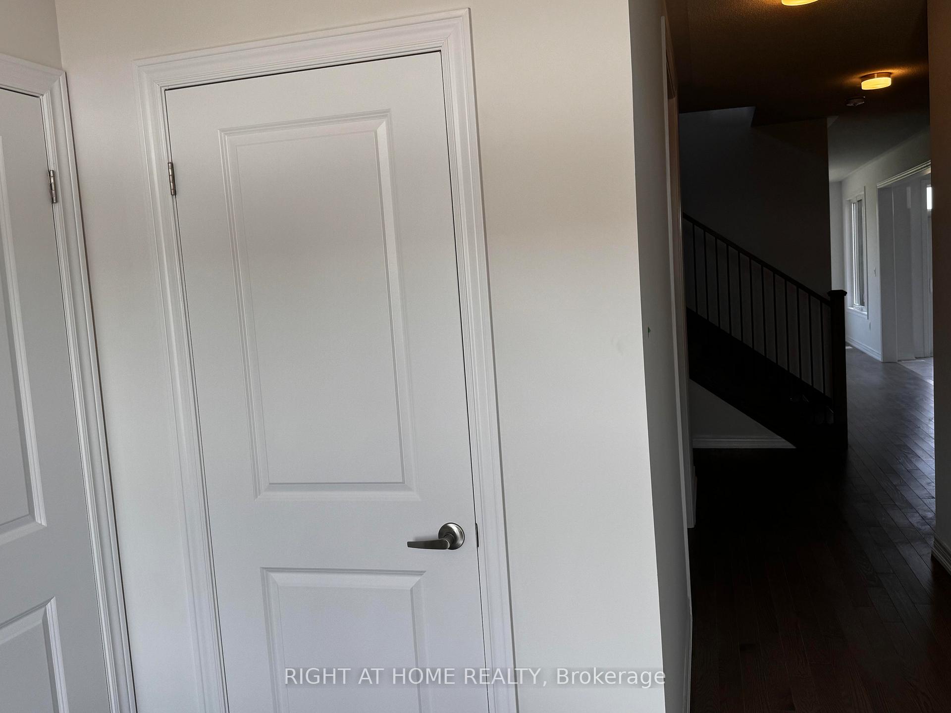 Photo 14 of 154 Thicketwood Avenue, Barrie, Rural Barrie Southeast — HOMEH