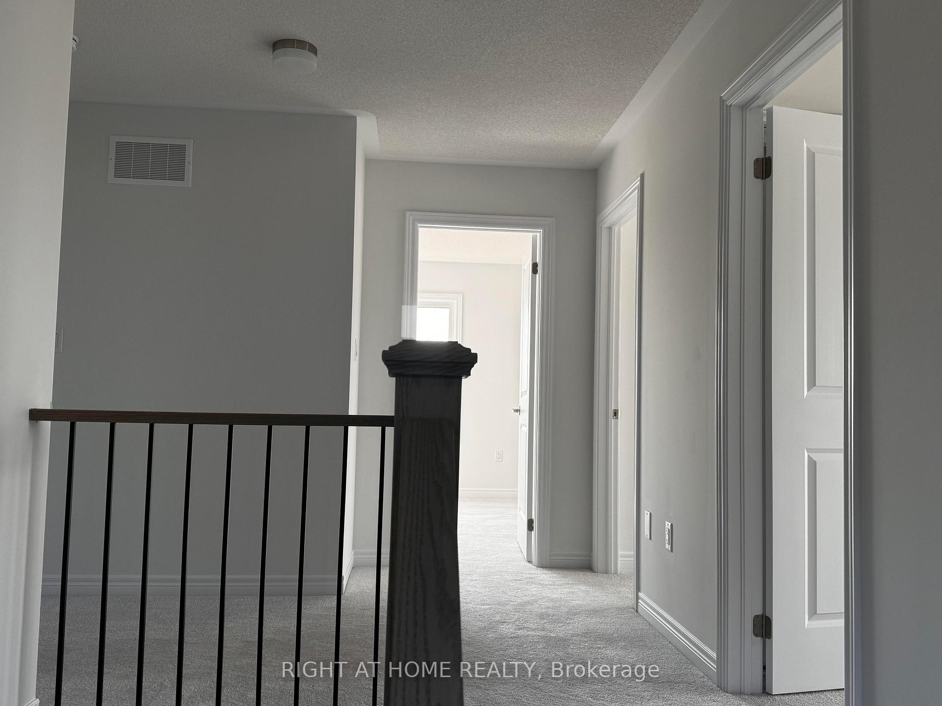 Photo 16 of 154 Thicketwood Avenue, Barrie, Rural Barrie Southeast — HOMEH
