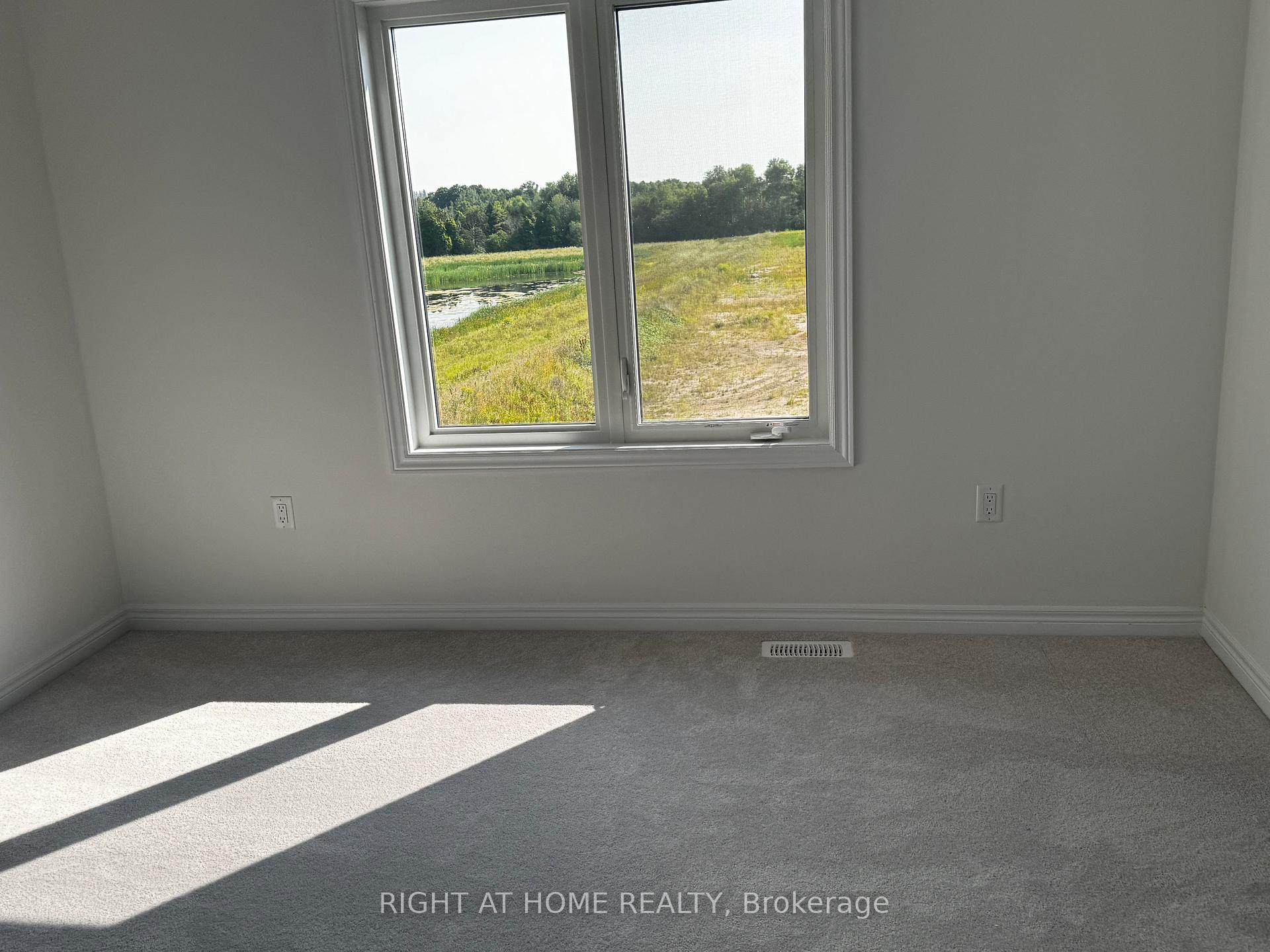 Photo 18 of 154 Thicketwood Avenue, Barrie, Rural Barrie Southeast — HOMEH