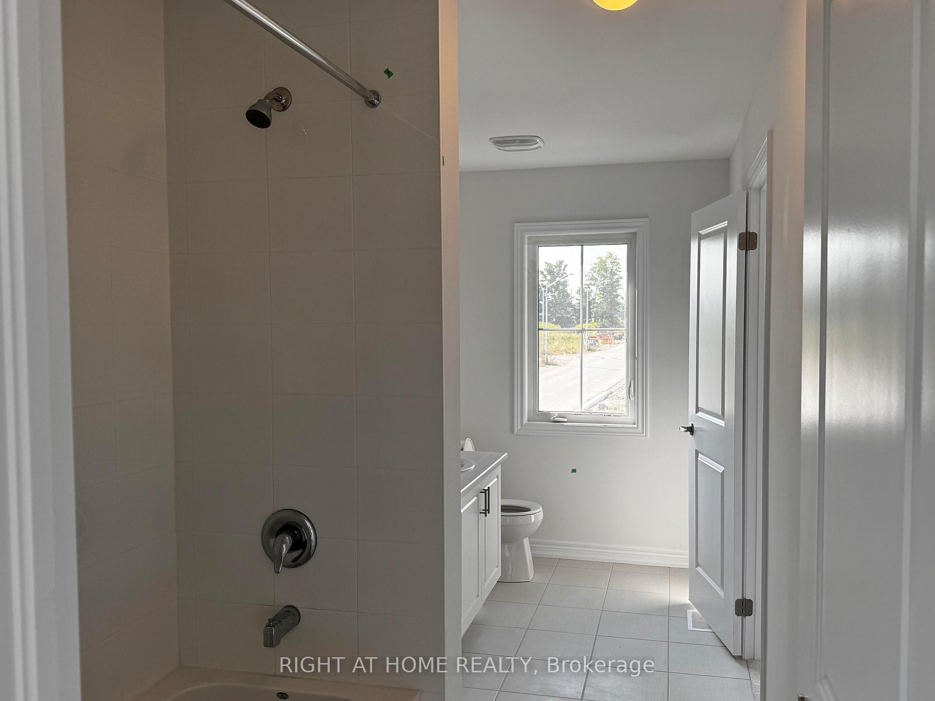 Photo 19 of 154 Thicketwood Avenue, Barrie, Rural Barrie Southeast — HOMEH