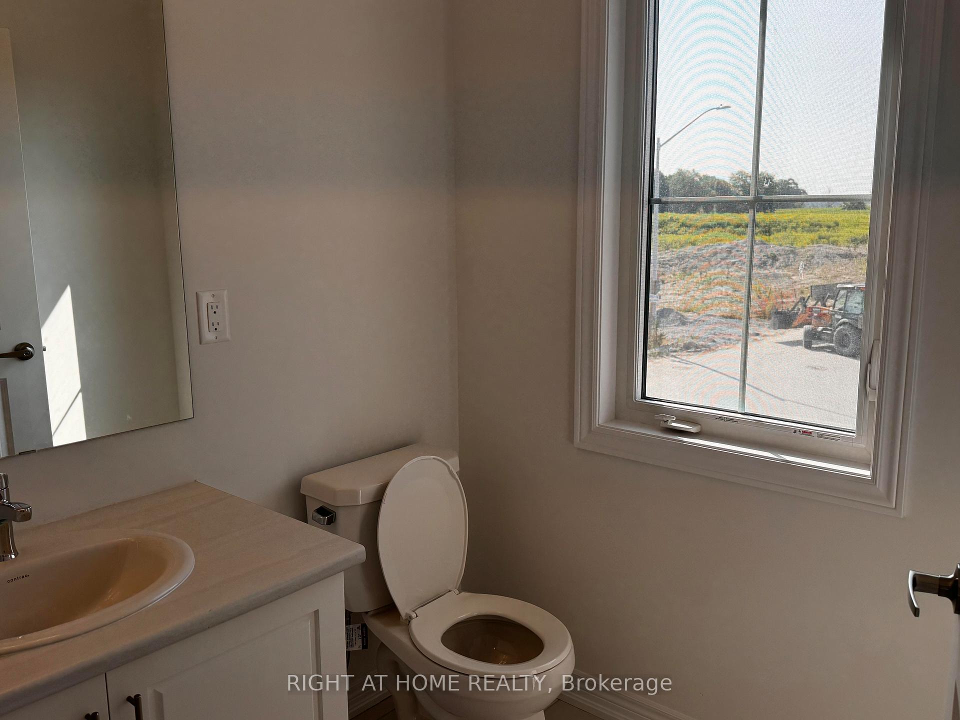 Photo 20 of 154 Thicketwood Avenue, Barrie, Rural Barrie Southeast — HOMEH