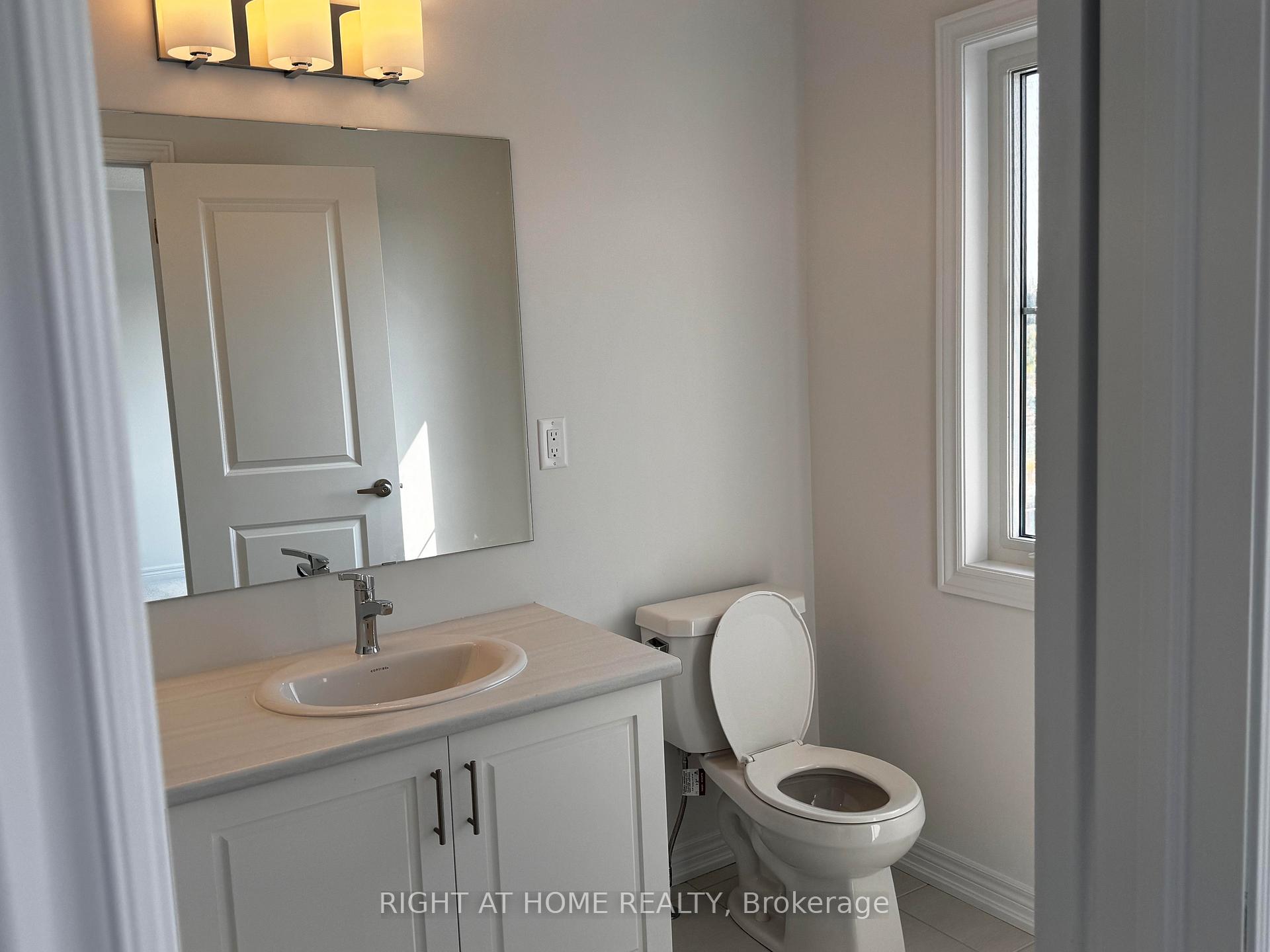 Photo 21 of 154 Thicketwood Avenue, Barrie, Rural Barrie Southeast — HOMEH