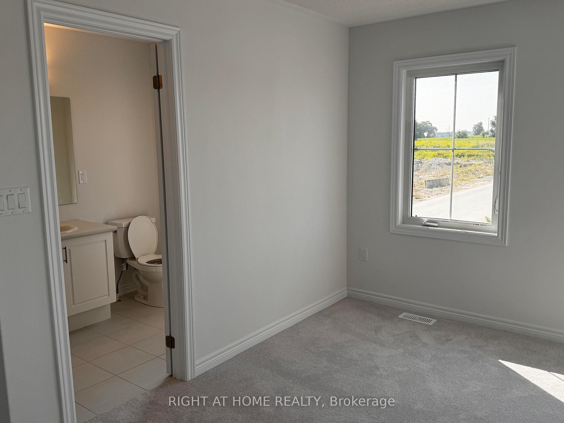 Photo 22 of 154 Thicketwood Avenue, Barrie, Rural Barrie Southeast — HOMEH