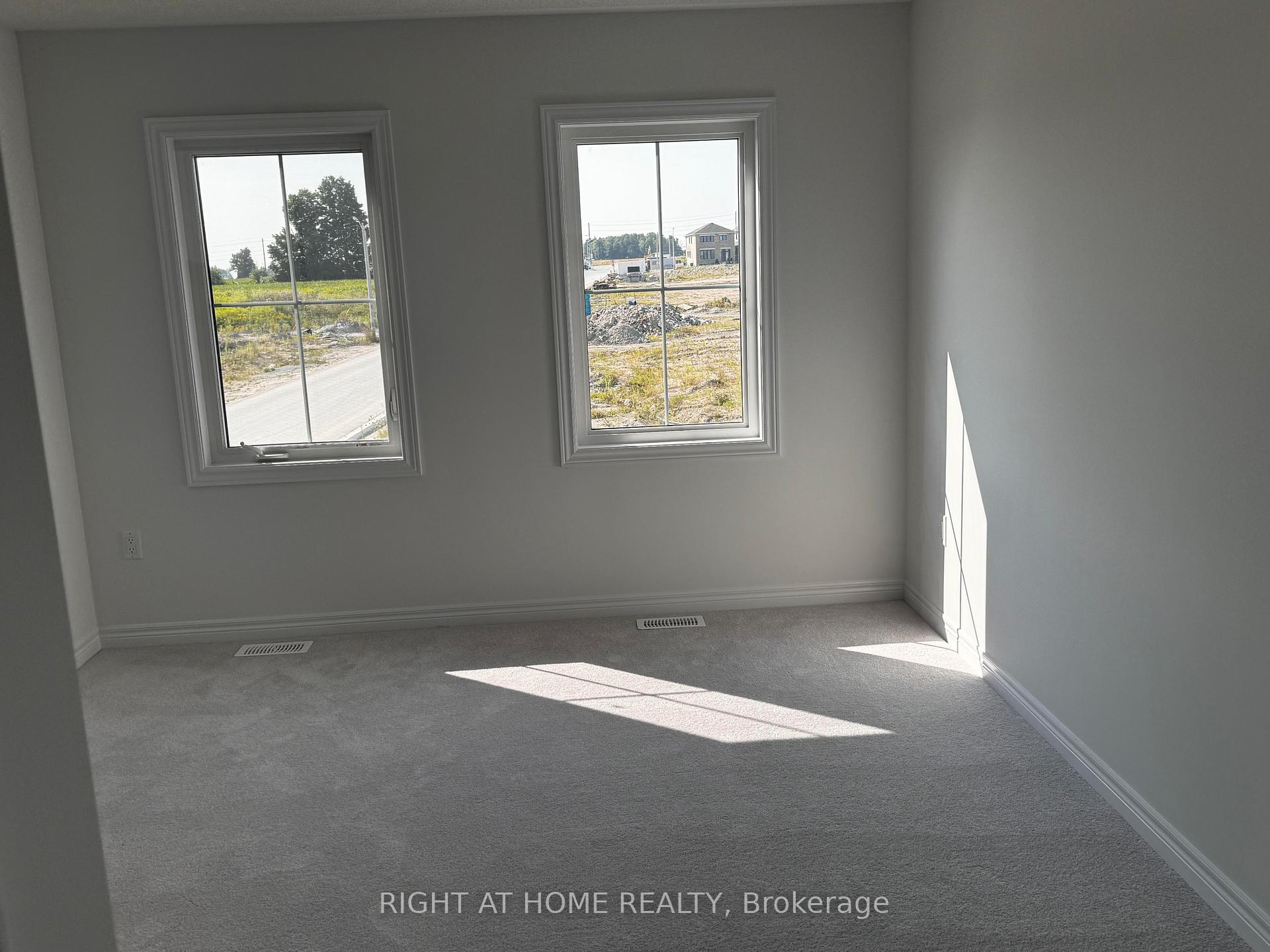 Photo 23 of 154 Thicketwood Avenue, Barrie, Rural Barrie Southeast — HOMEH
