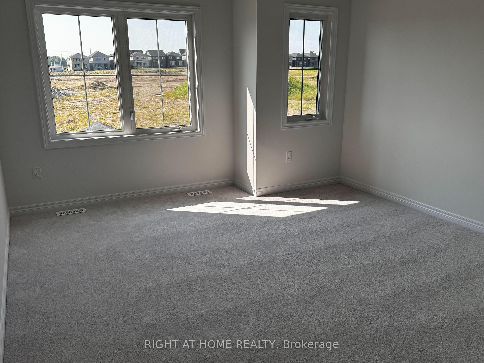 Photo 25 of 154 Thicketwood Avenue, Barrie, Rural Barrie Southeast — HOMEH