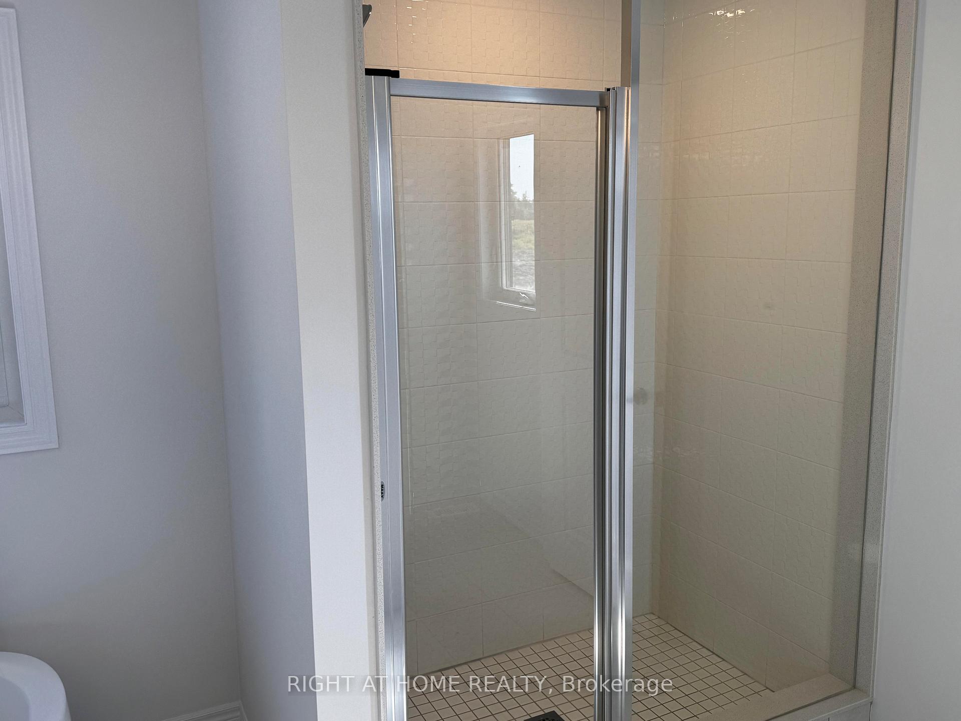 Photo 28 of 154 Thicketwood Avenue, Barrie, Rural Barrie Southeast — HOMEH
