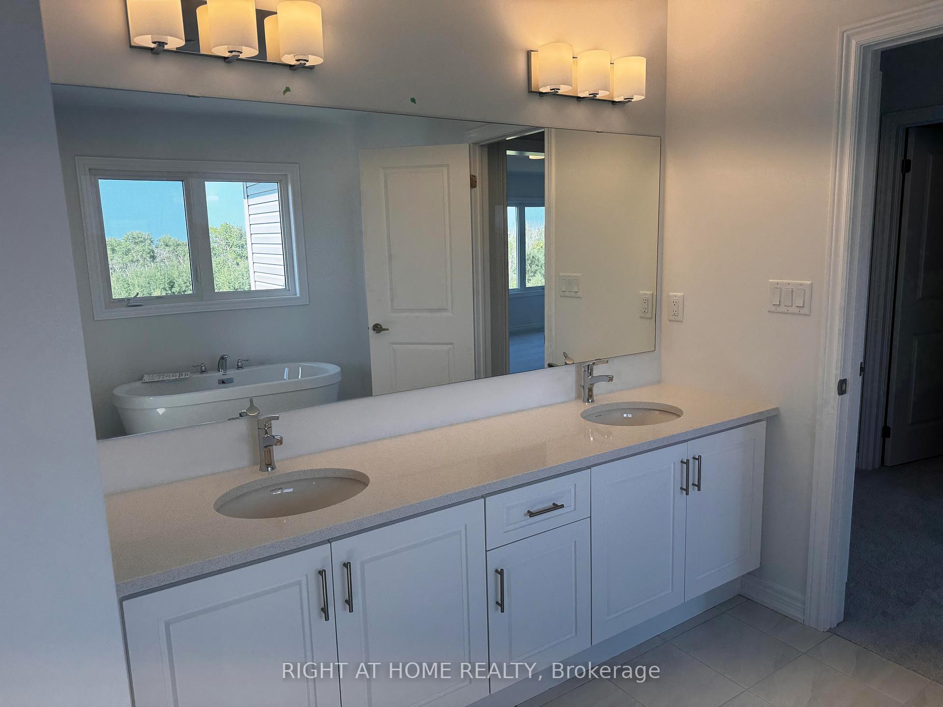 Photo 29 of 154 Thicketwood Avenue, Barrie, Rural Barrie Southeast — HOMEH