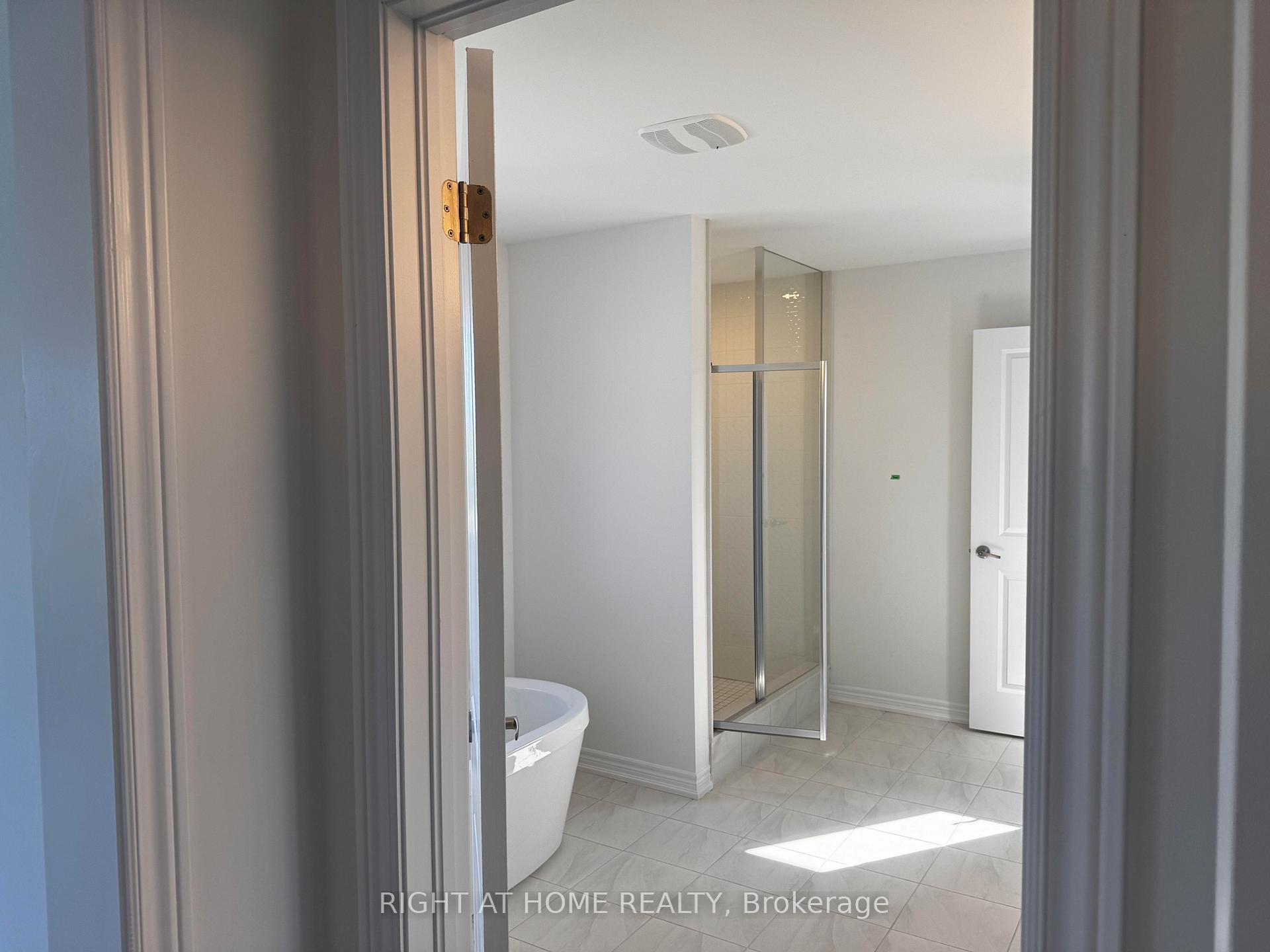 Photo 31 of 154 Thicketwood Avenue, Barrie, Rural Barrie Southeast — HOMEH