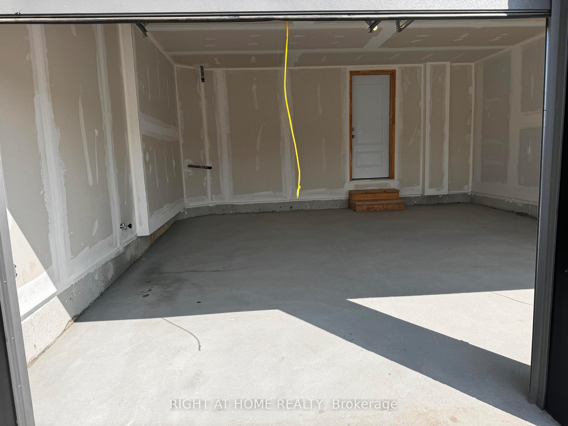 Photo 38 of 154 Thicketwood Avenue, Barrie, Rural Barrie Southeast — HOMEH
