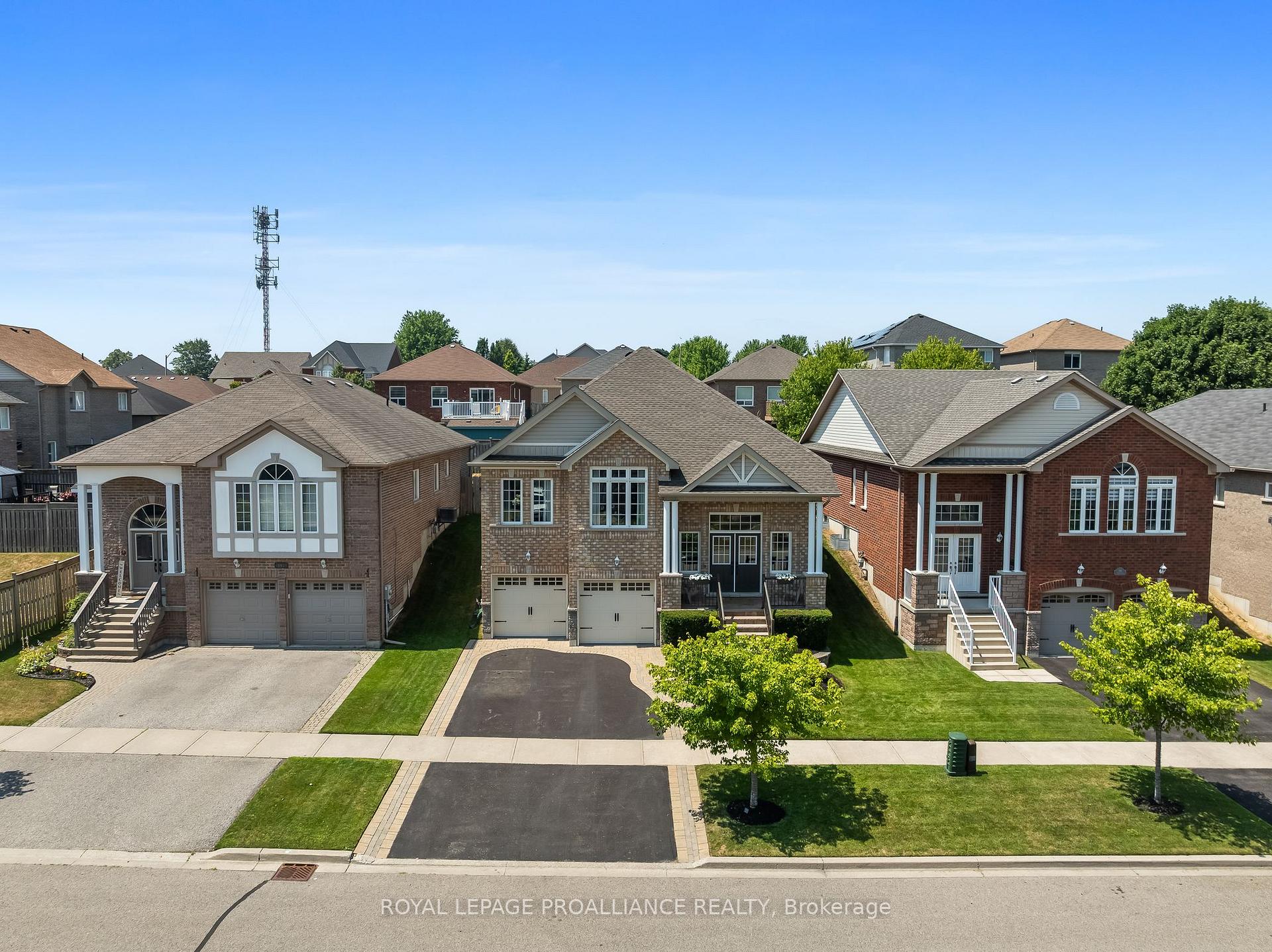 Photo 2 of 194 Fenning Drive, Clarington, Courtice — HOMEH