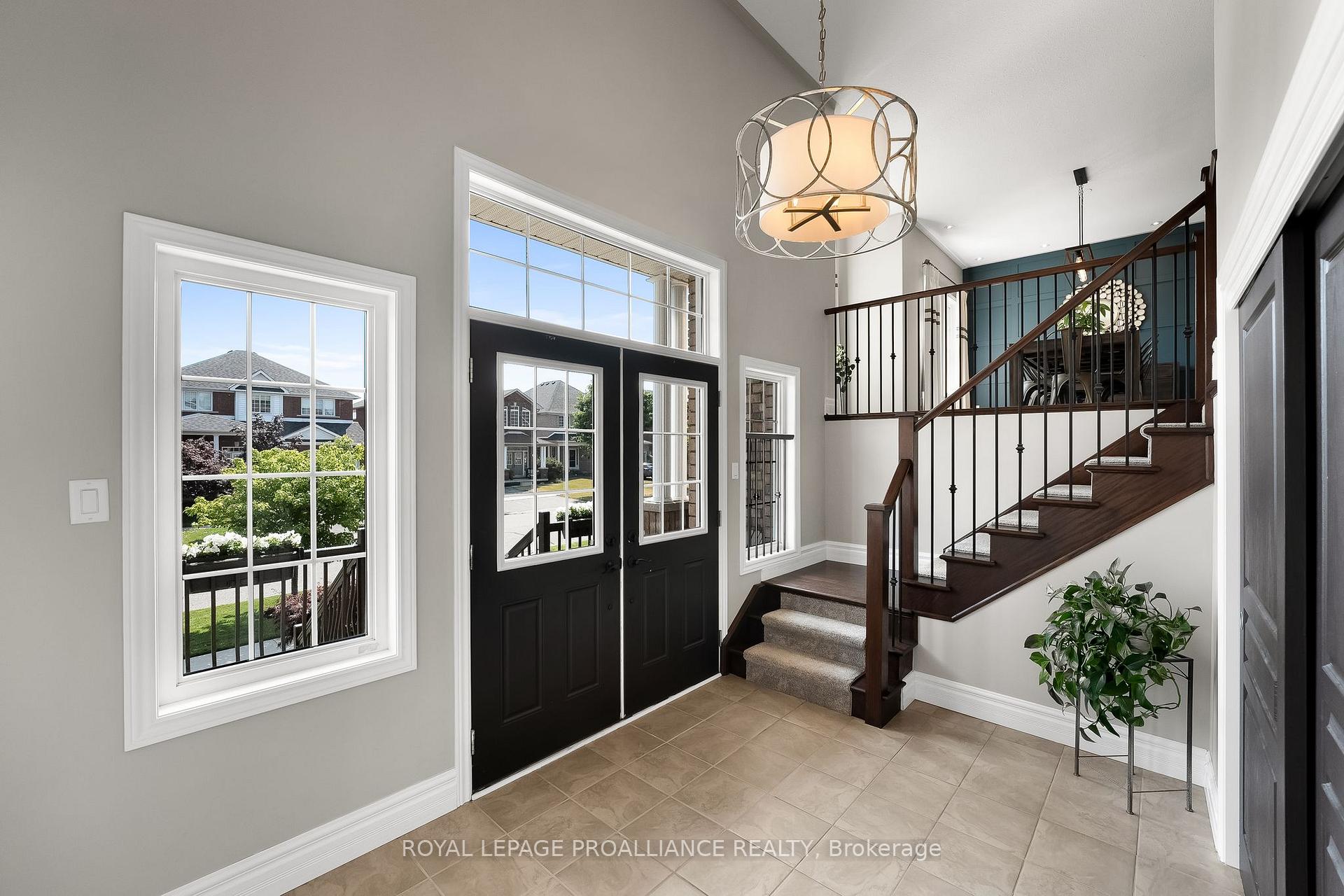 Photo 5 of 194 Fenning Drive, Clarington, Courtice — HOMEH