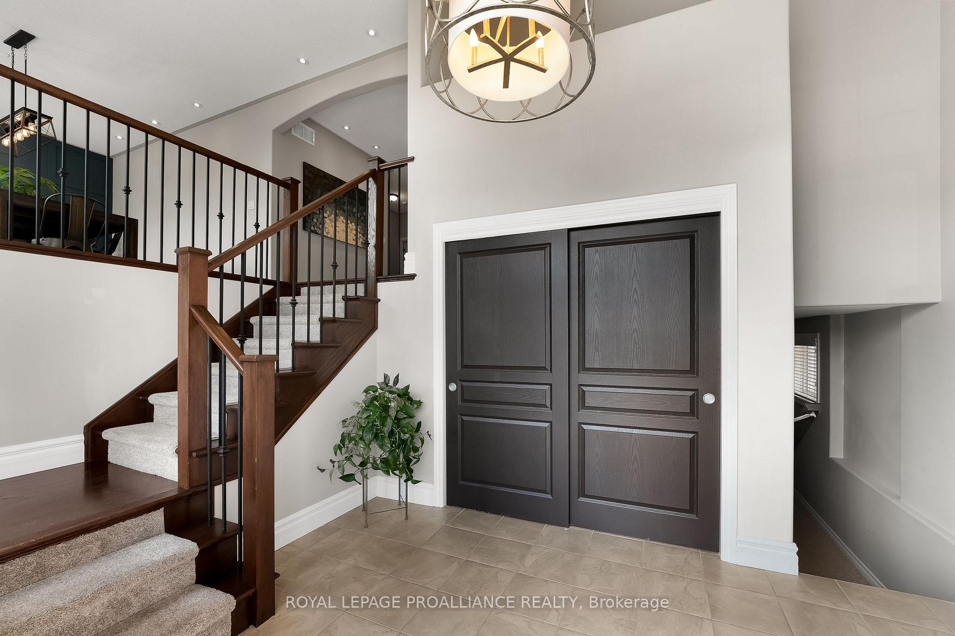 Photo 4 of 194 Fenning Drive, Clarington, Courtice — HOMEH