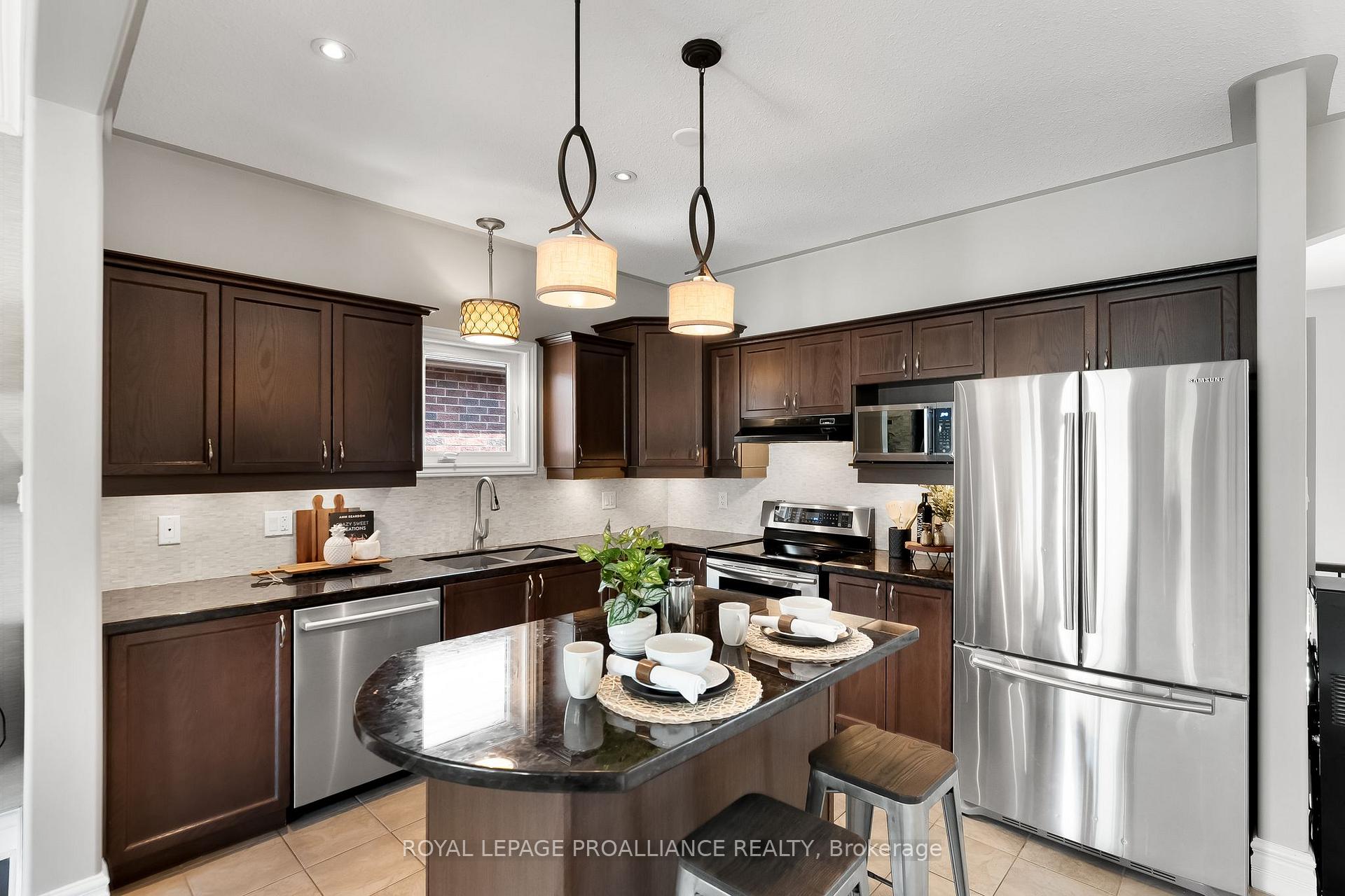 Photo 7 of 194 Fenning Drive, Clarington, Courtice — HOMEH