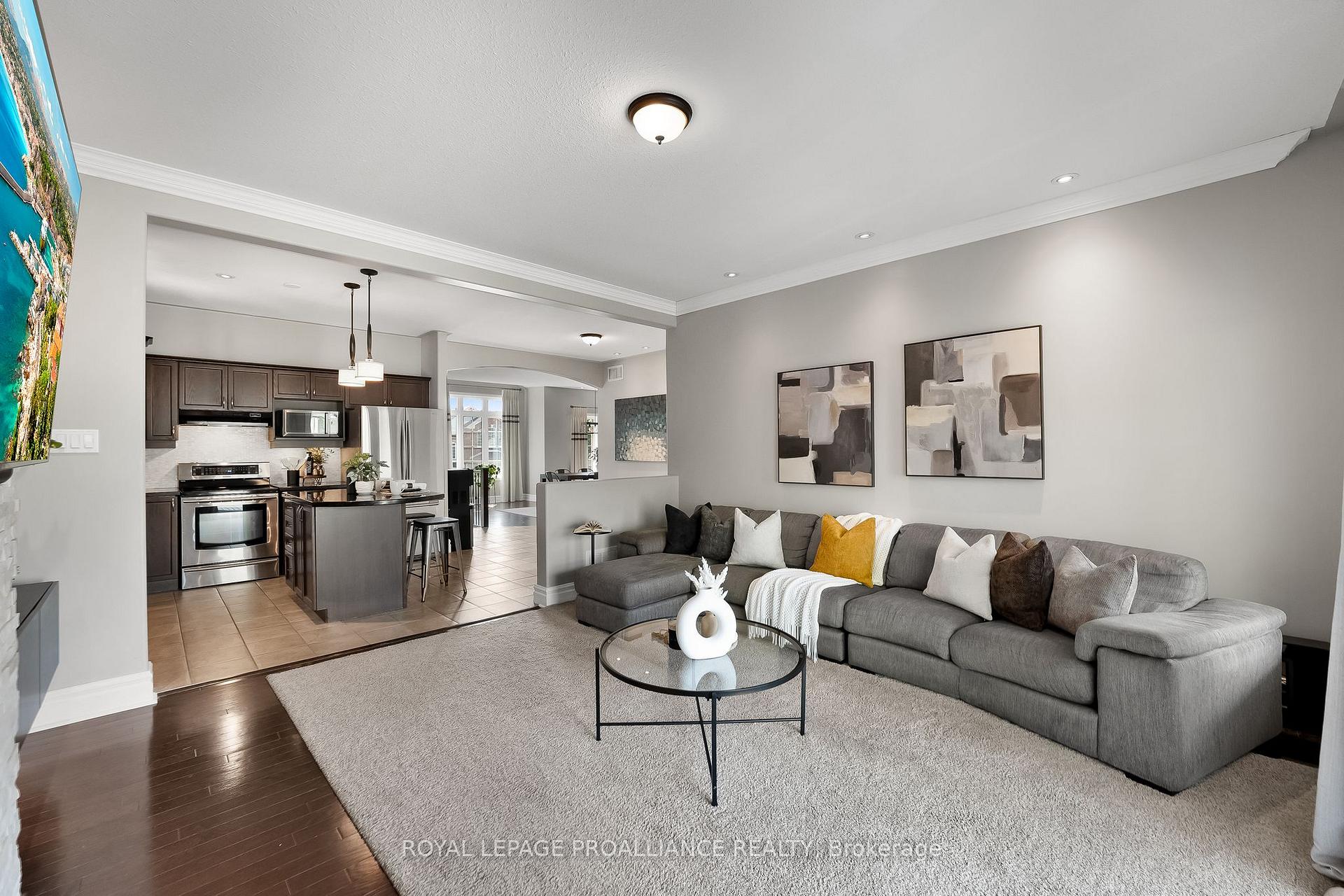 Photo 10 of 194 Fenning Drive, Clarington, Courtice — HOMEH