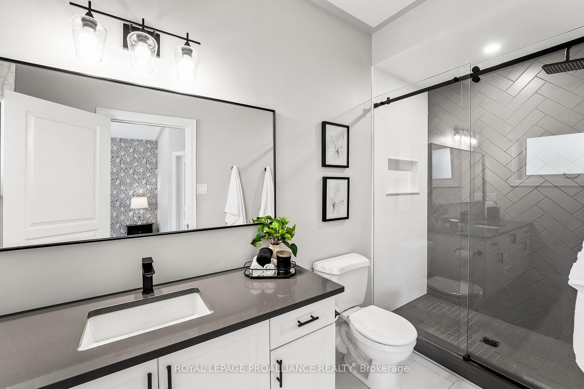 Photo 25 of 194 Fenning Drive, Clarington, Courtice — HOMEH