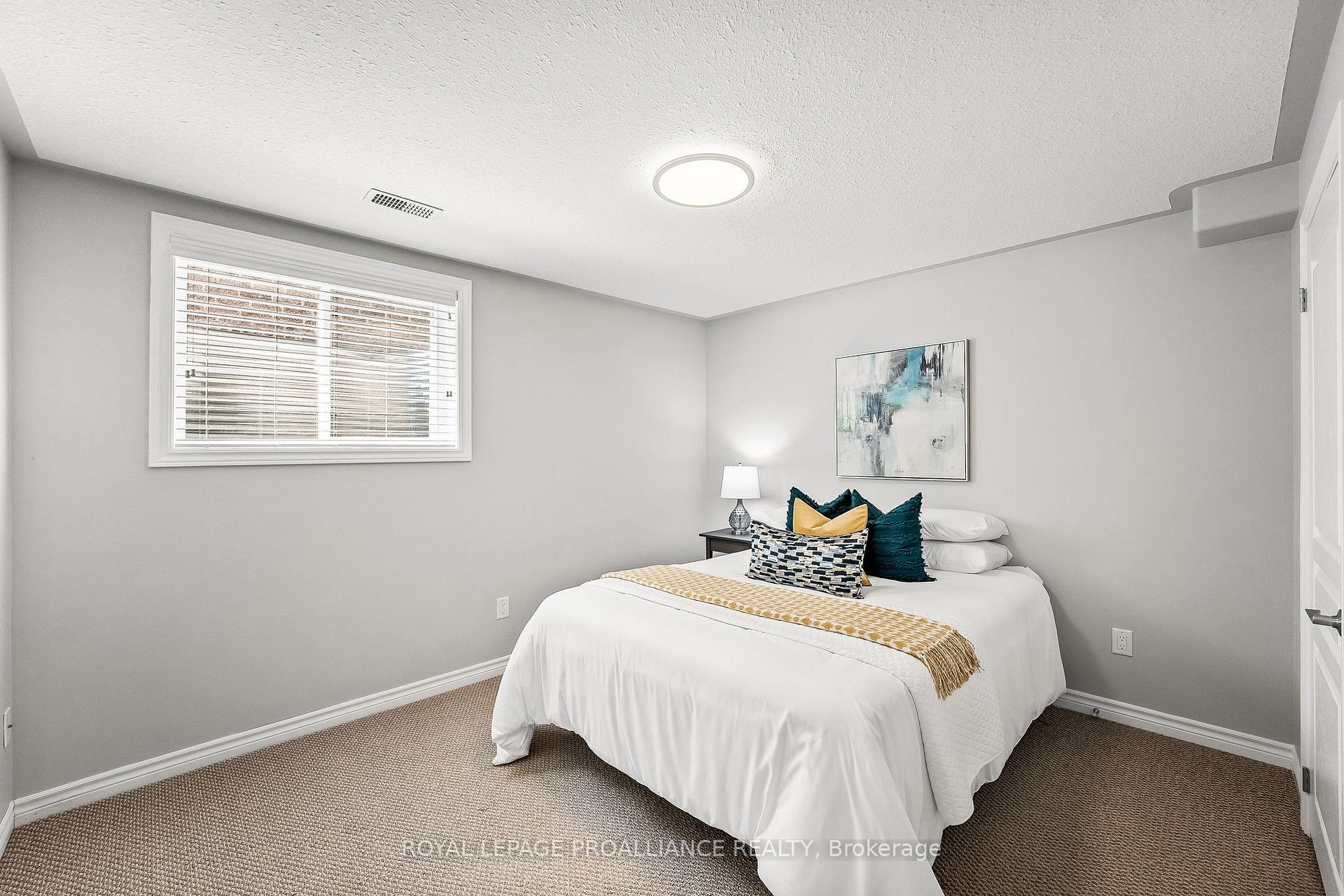Photo 38 of 194 Fenning Drive, Clarington, Courtice — HOMEH