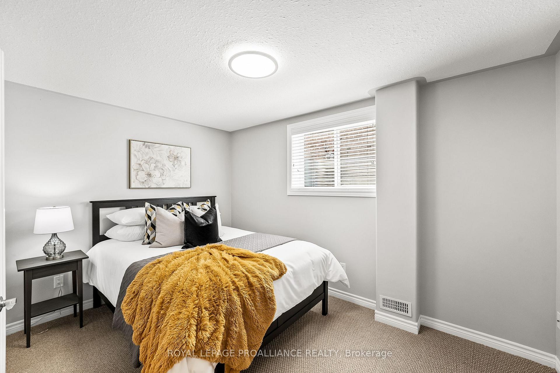 Photo 35 of 194 Fenning Drive, Clarington, Courtice — HOMEH