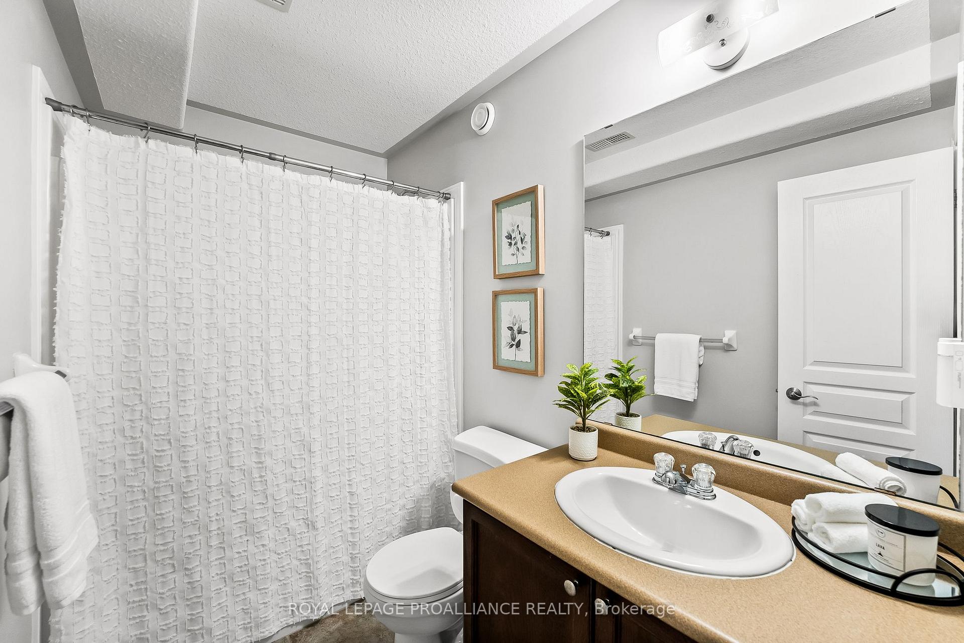 Photo 23 of 194 Fenning Drive, Clarington, Courtice — HOMEH