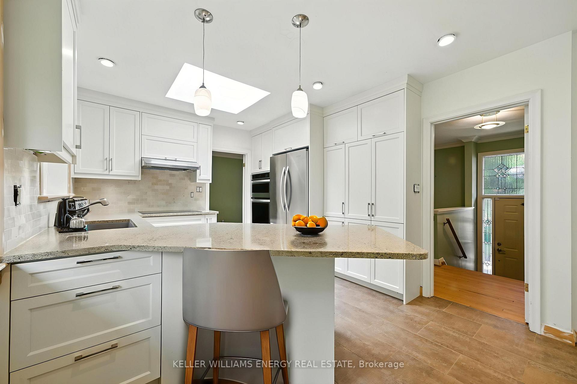 Photo 4 of 63 Regency Square, Scarborough, Guildwood — HOMEH