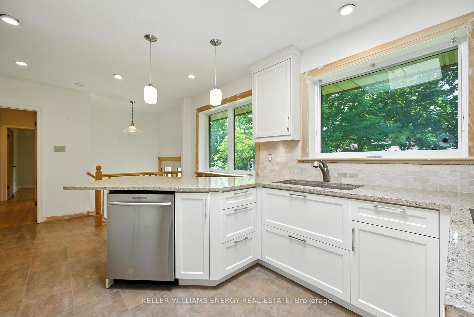 Photo 10 of 63 Regency Square, Scarborough, Guildwood — HOMEH