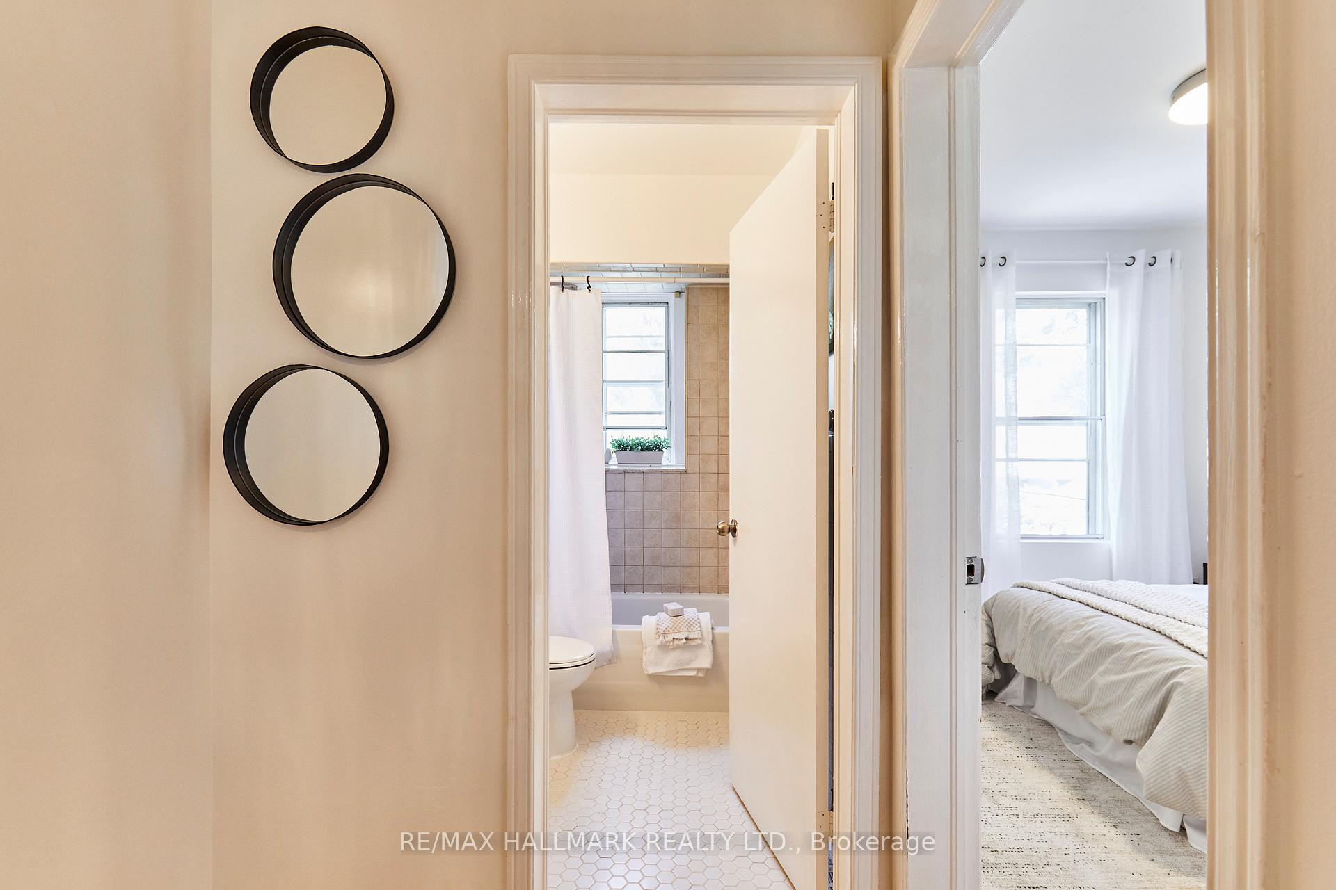 Photo 18 of 70 Wolverleigh Boulevard, Toronto, Danforth — HOMEH