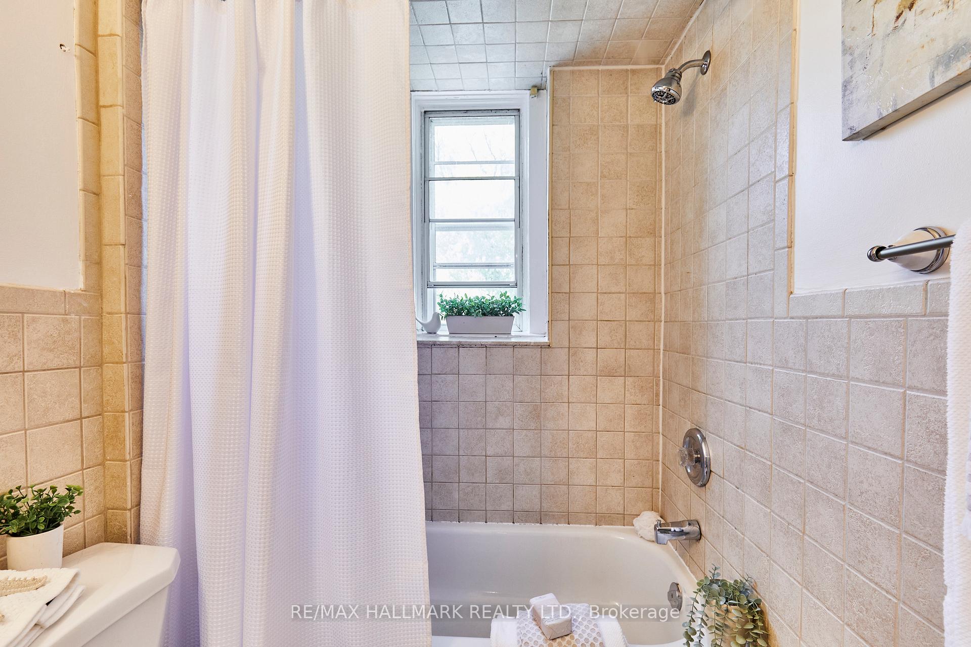 Photo 21 of 70 Wolverleigh Boulevard, Toronto, Danforth — HOMEH